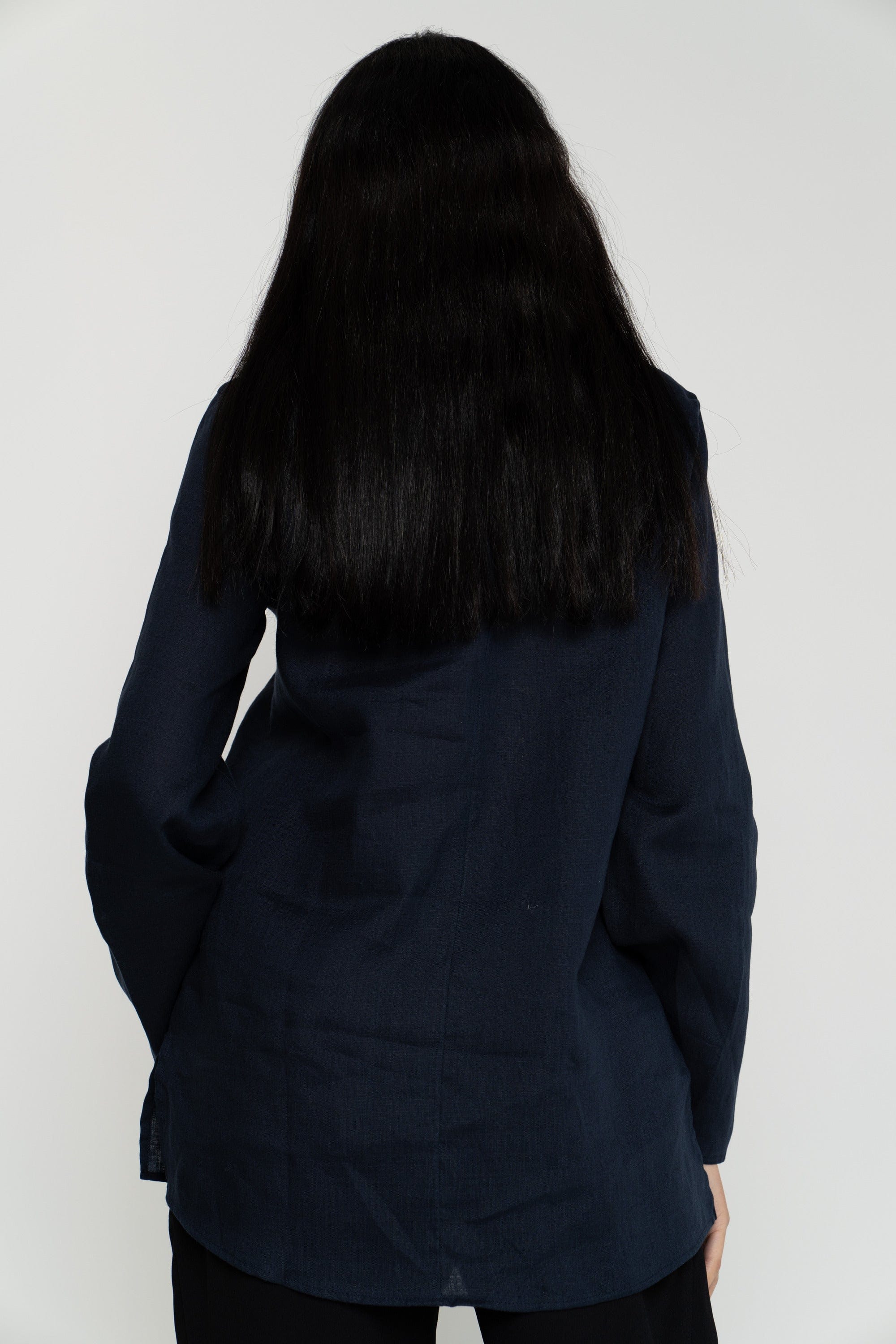 داليدرس بلوزة نسائية بتصميم قميص سادة بأزرار أمامية