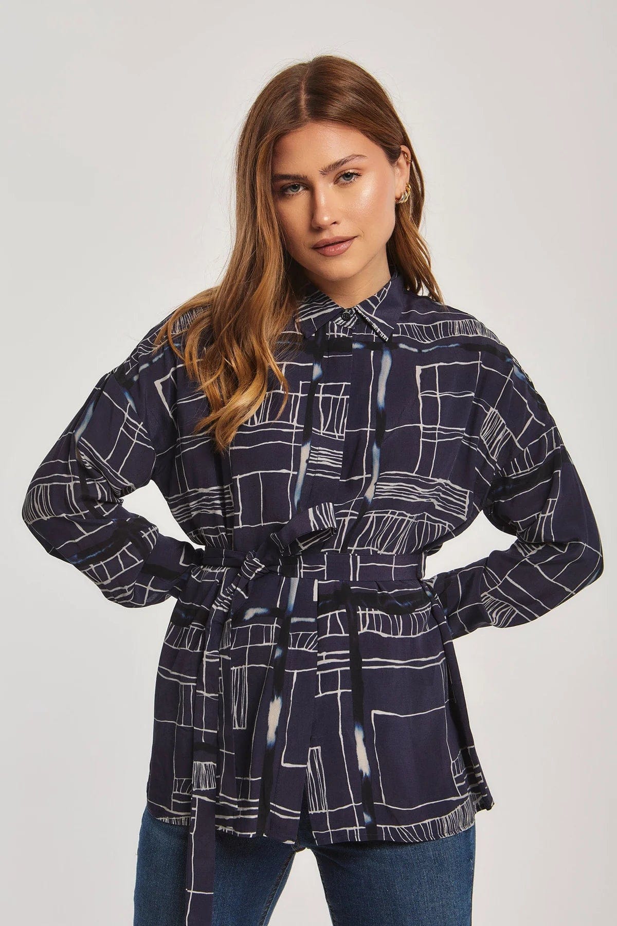 داليدرس بلوزة نسائية بنمط مربعات أسود سحلبي