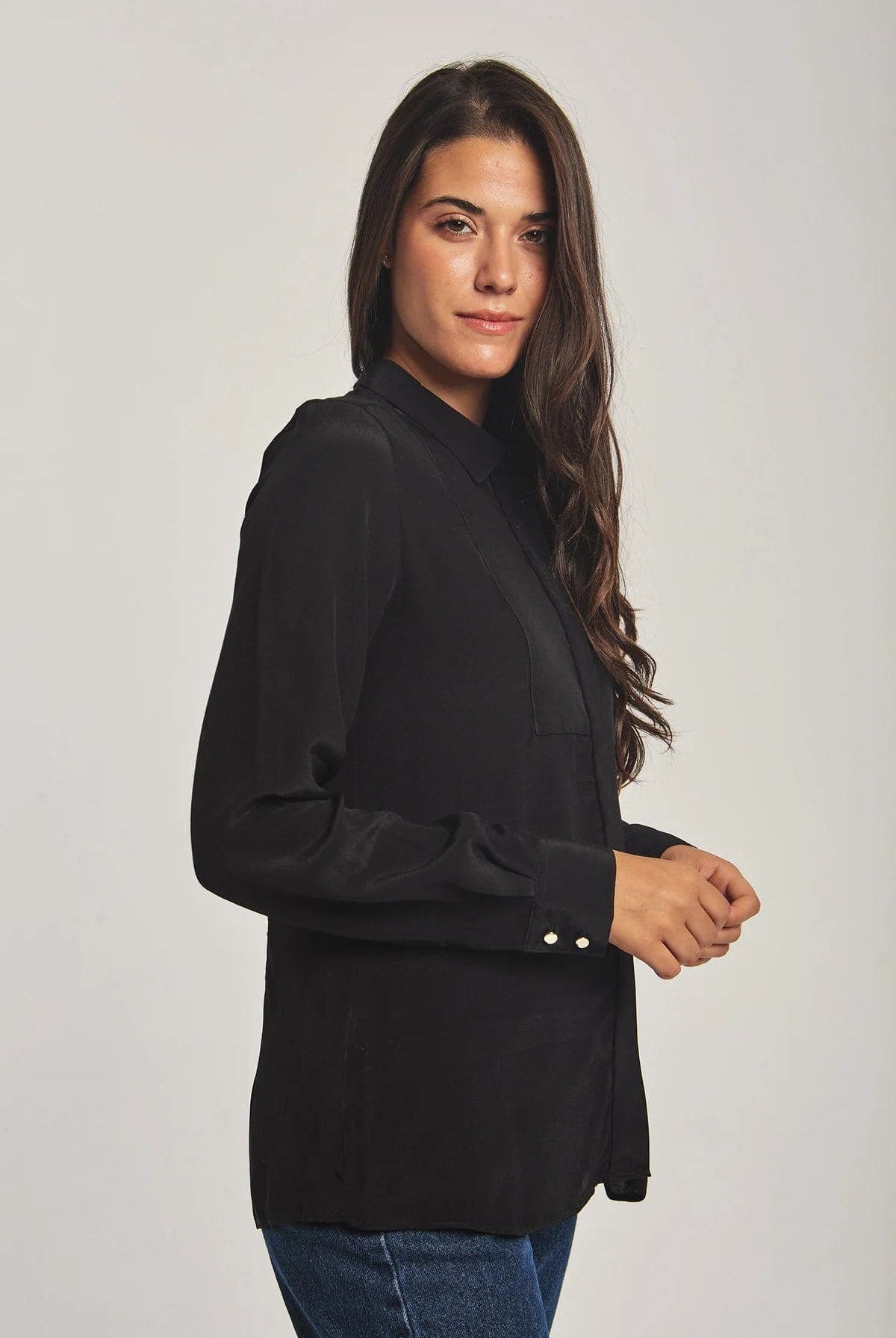 داليدرس بلوزة نسائية سادة على شكل قميص