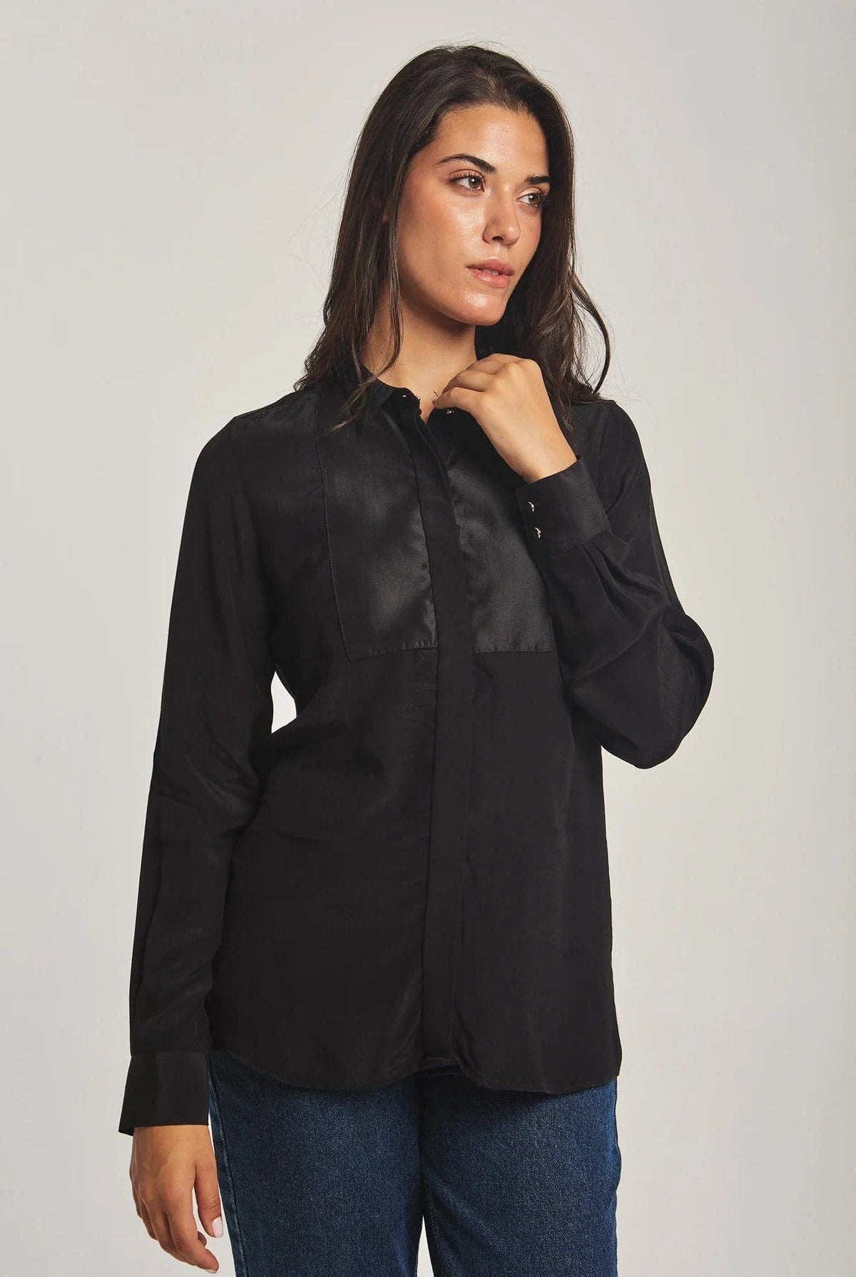 داليدرس بلوزة نسائية سادة على شكل قميص