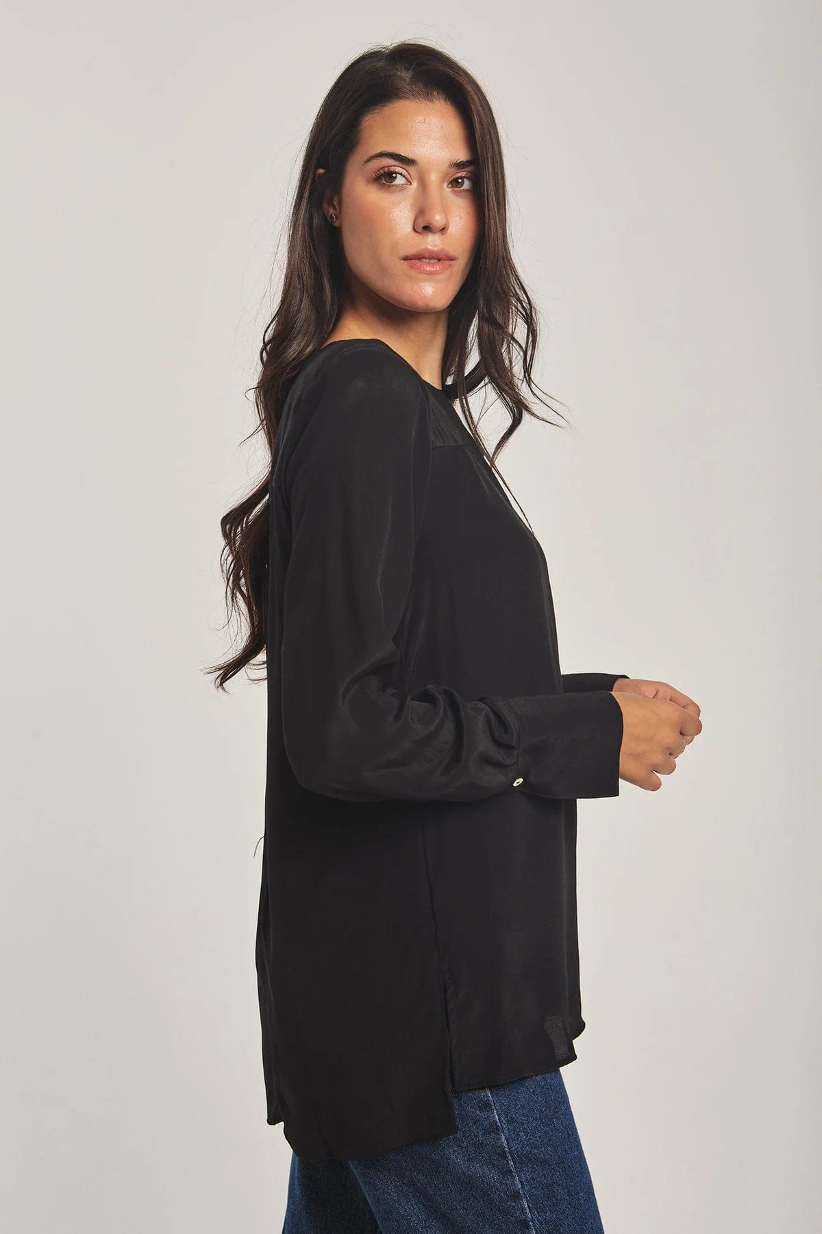 داليدرس بلوزة نسائية سادة بأكمام طويلة أسود