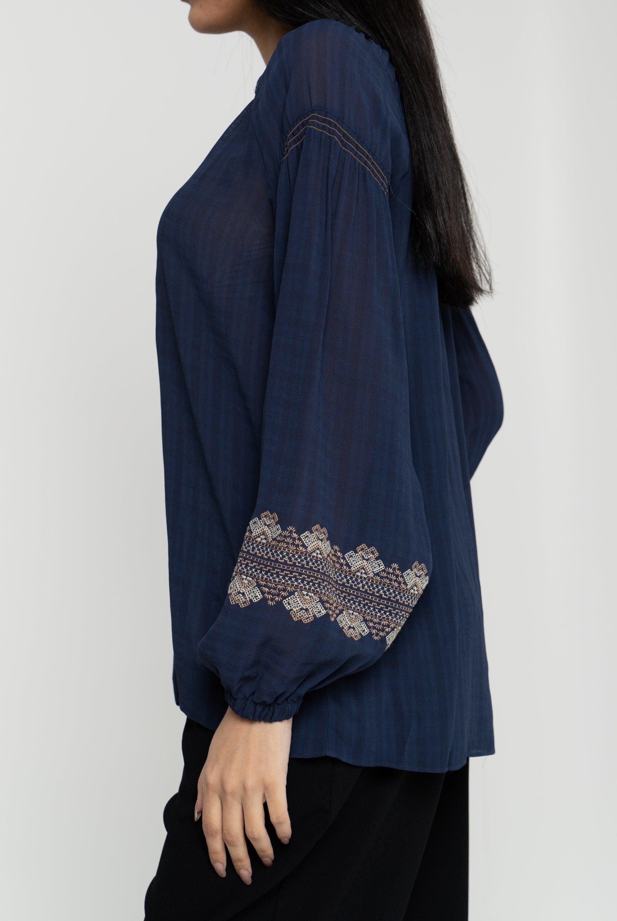 داليدرس بلوزة مطرزة نسائية