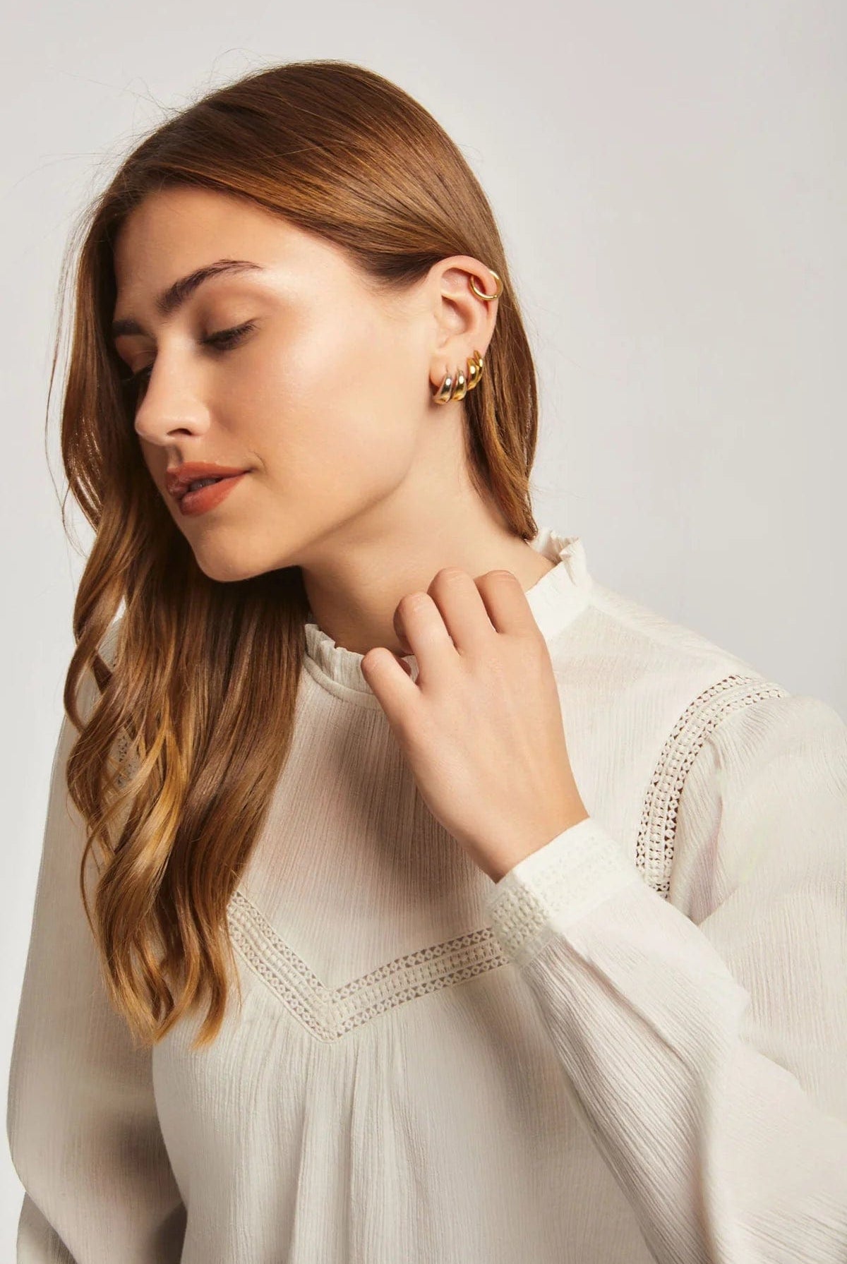 داليدرس بلوزة نسائية بأكمام طويلة سادة أوف وايت