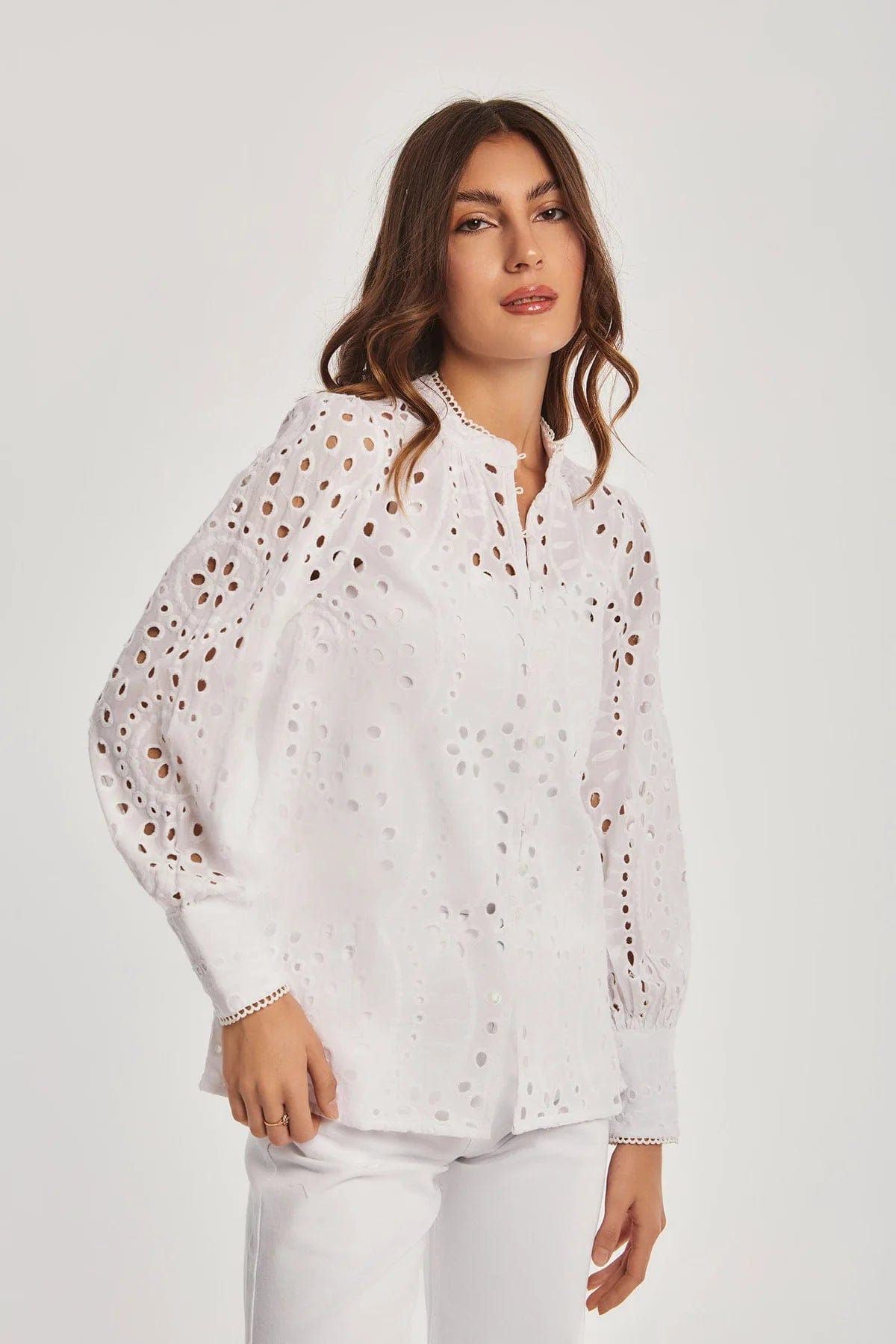 داليدرس بلوزة نسائية مخرمة سادة أوف وايت