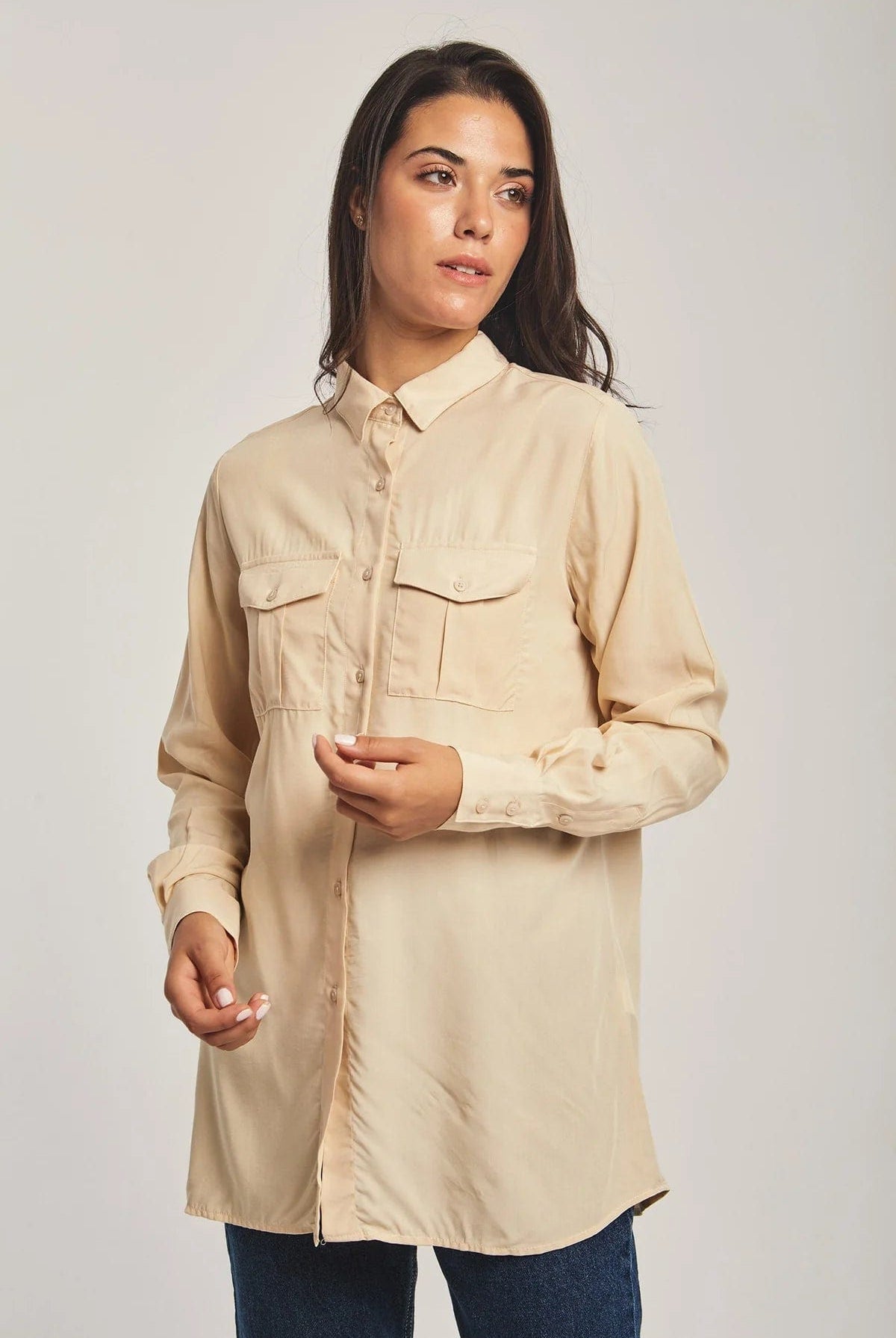 داليدرس بلوزة نسائية طويلة بجيوب على الصدر بيج