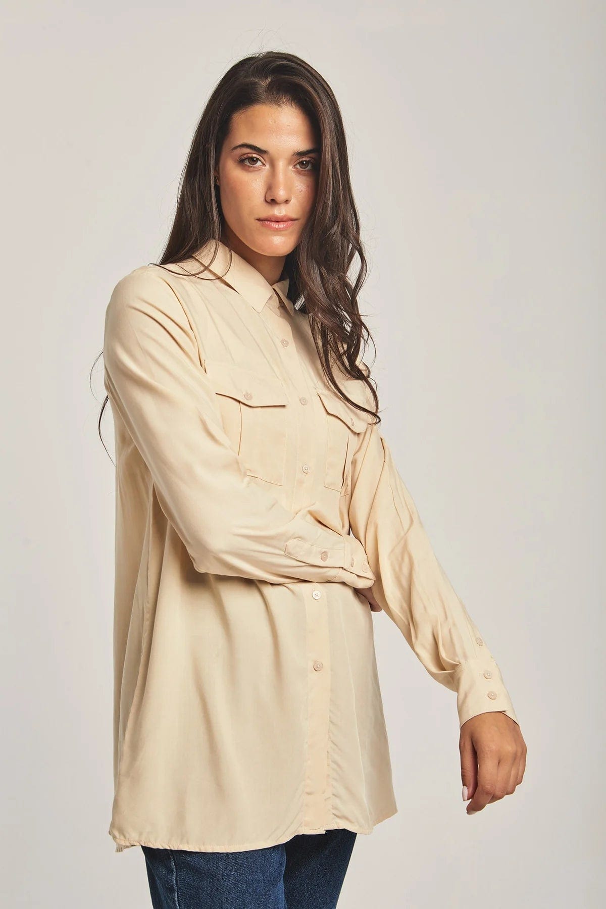 داليدرس بلوزة نسائية طويلة بجيوب على الصدر بيج