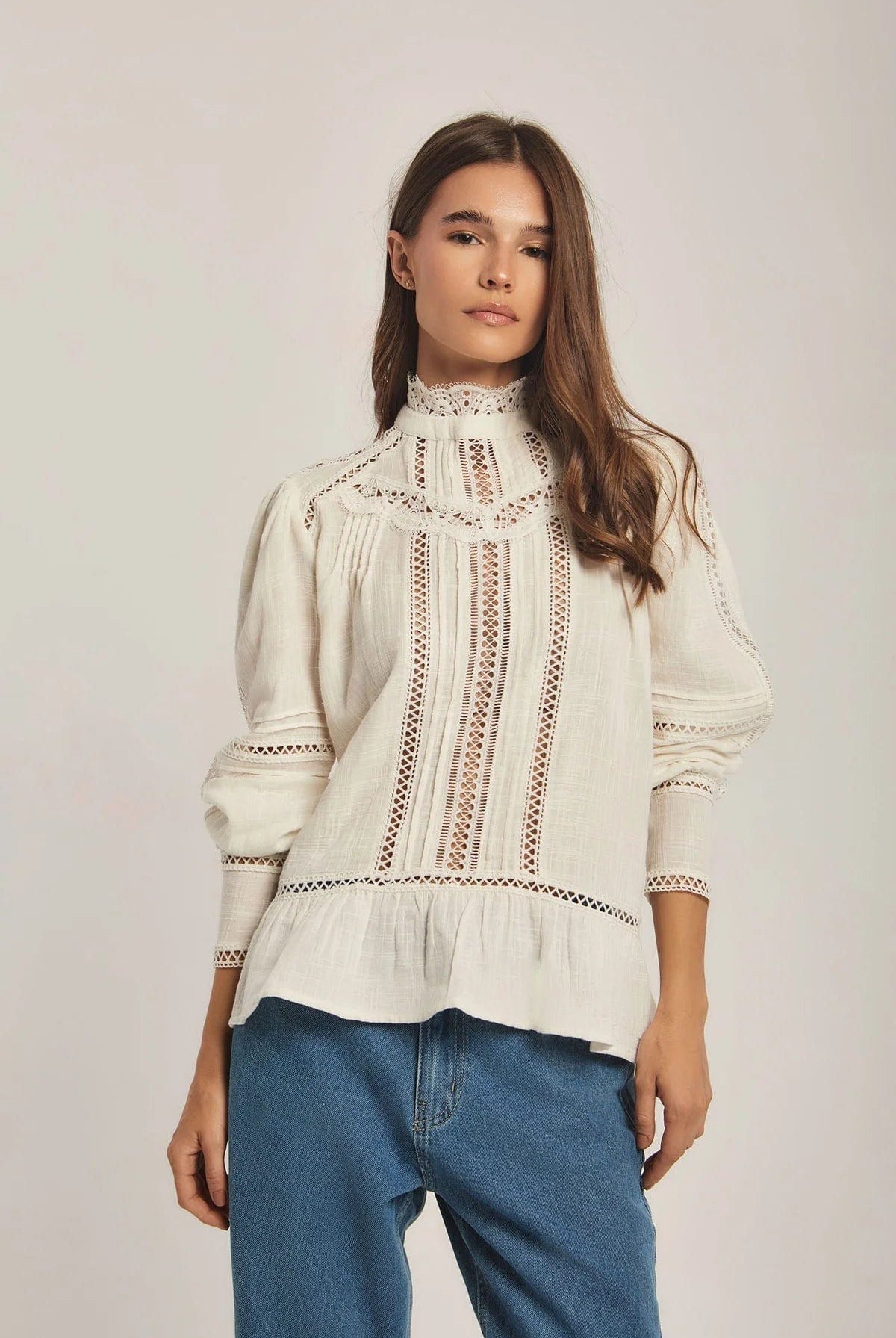 داليدرس بلوزة نسائية مخرمة أوف وايت