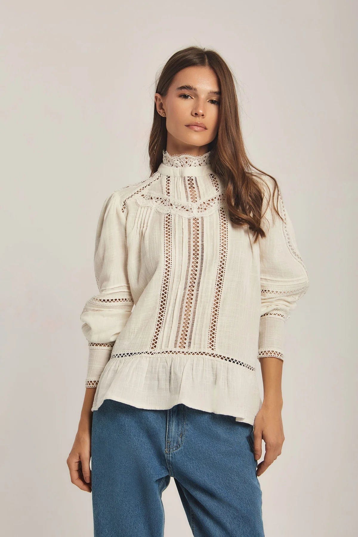 داليدرس بلوزة نسائية مخرمة أوف وايت