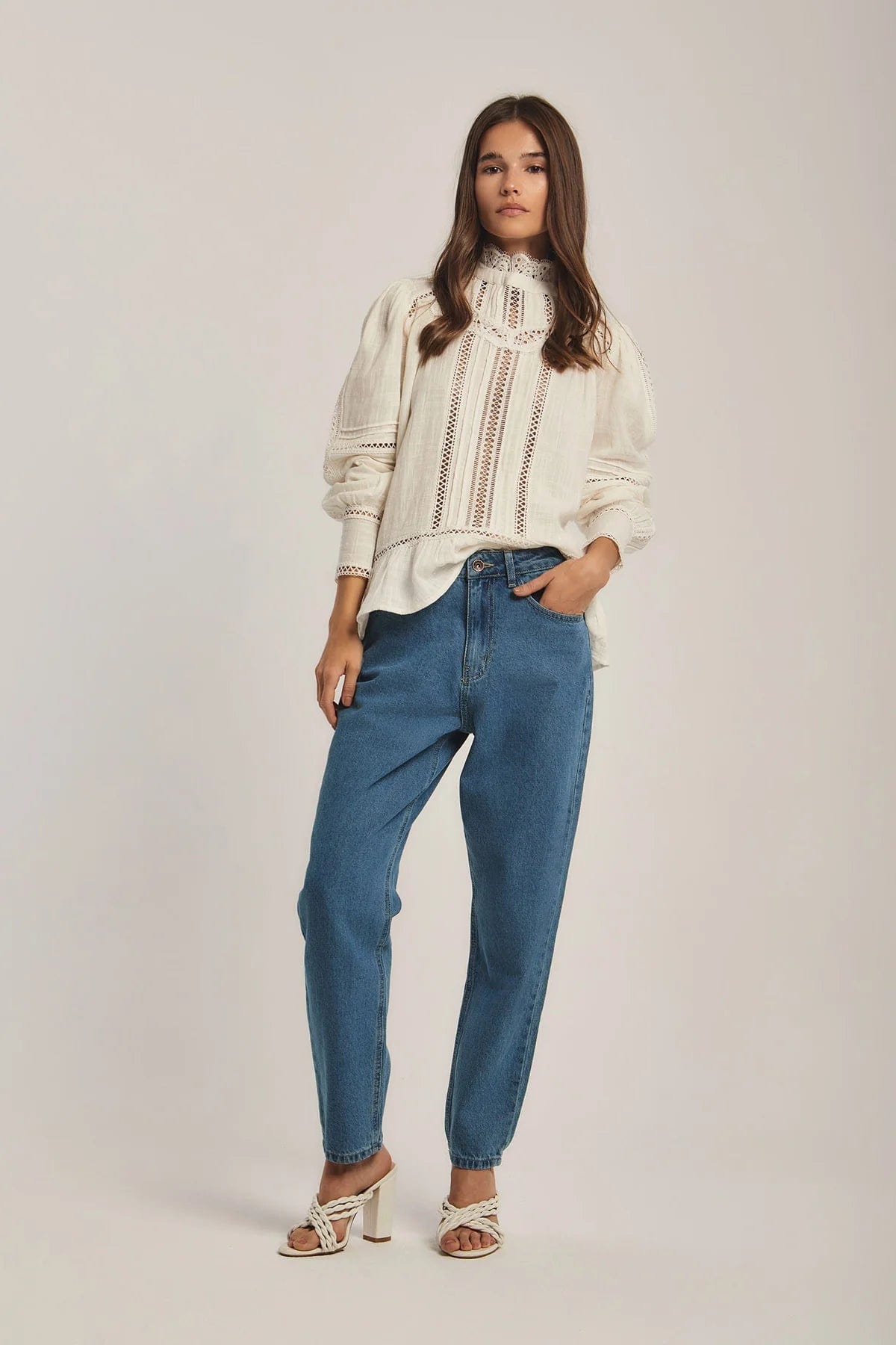 داليدرس بلوزة نسائية مخرمة أوف وايت