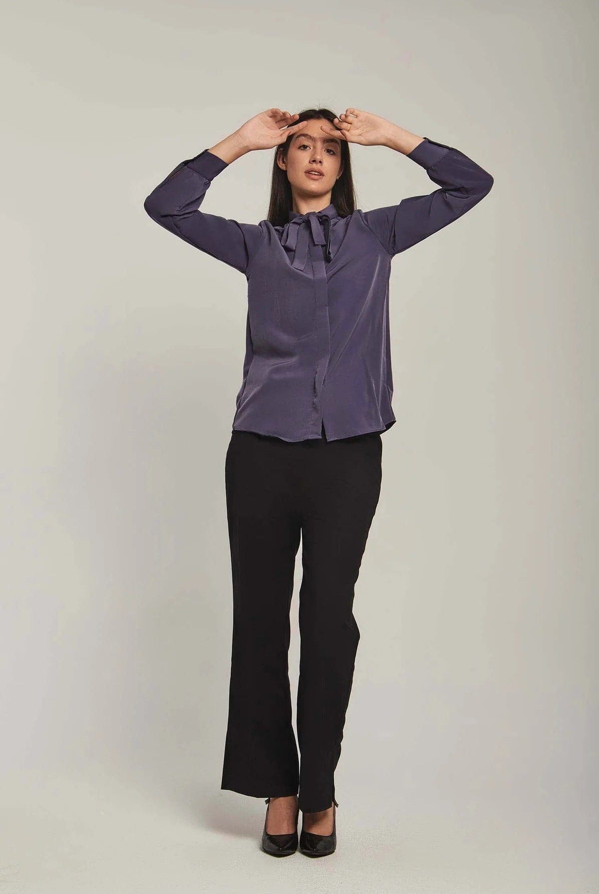 داليدرس بلوزة نسائية سادة بربطة عنق