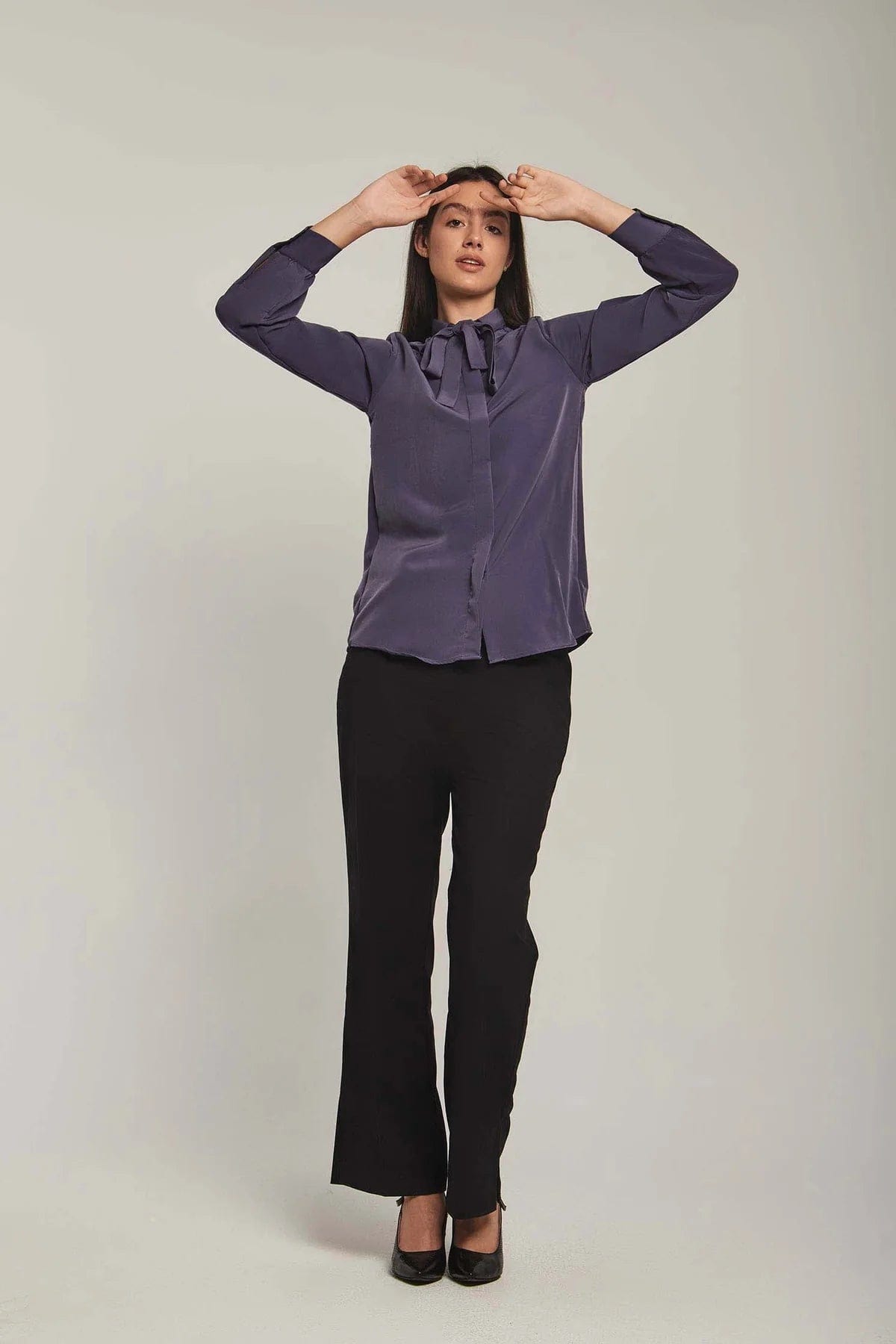 داليدرس بلوزة نسائية سادة بربطة عنق