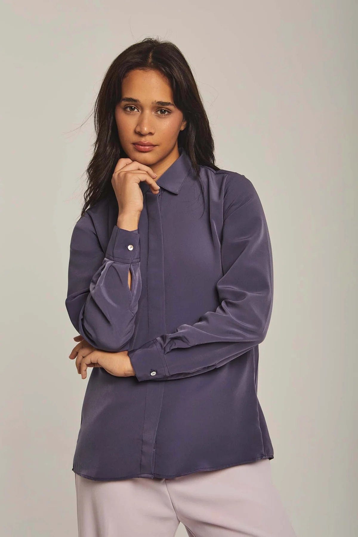 داليدرس بلوزة نسائية على شكل قميص سادة