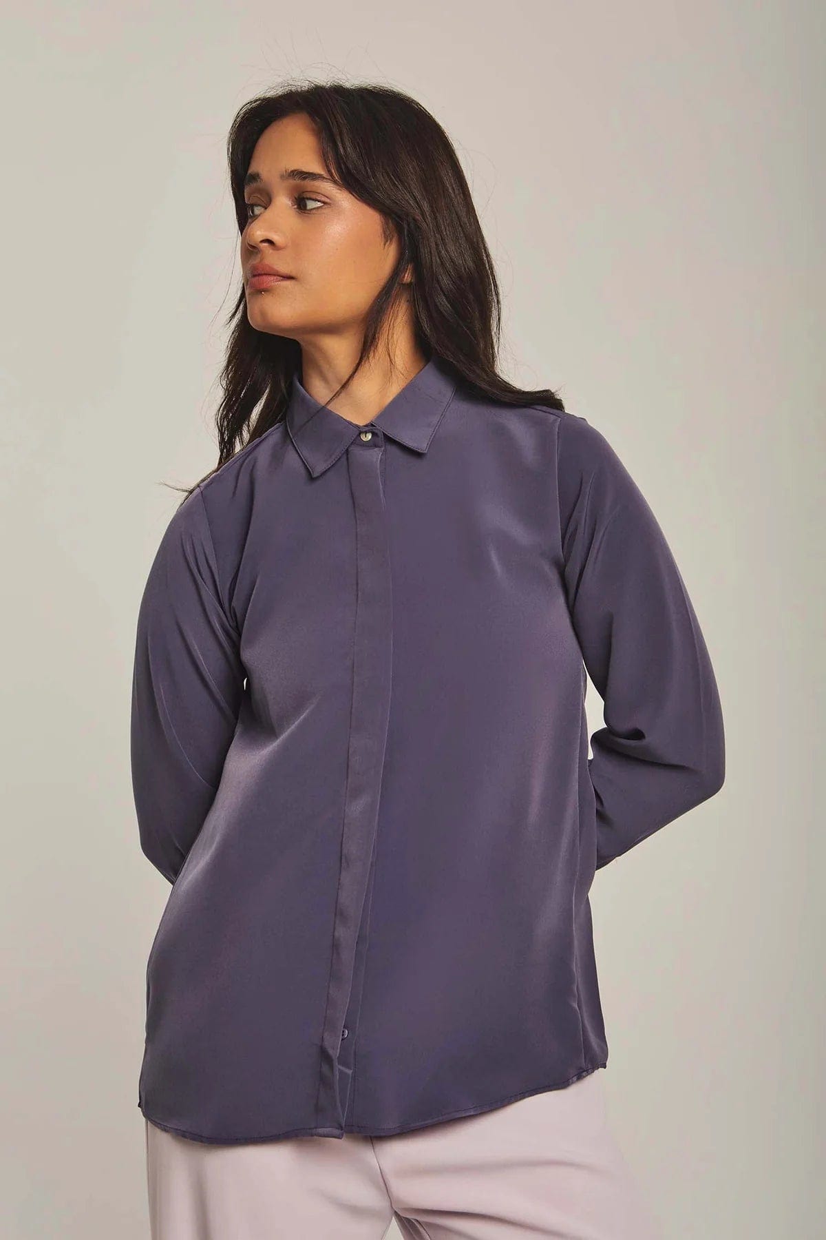 داليدرس بلوزة نسائية على شكل قميص سادة