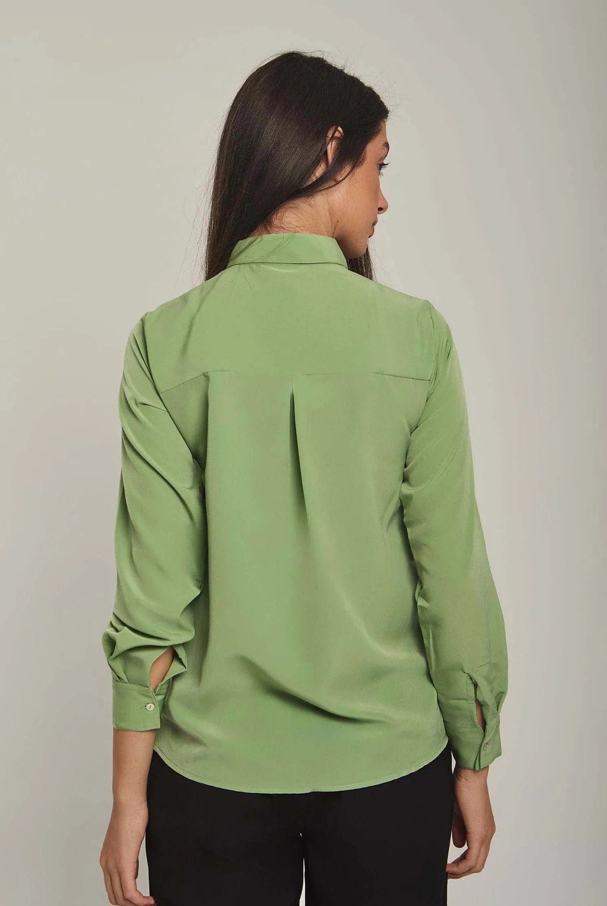 داليدرس بلوزة نسائية على شكل قميص سادة