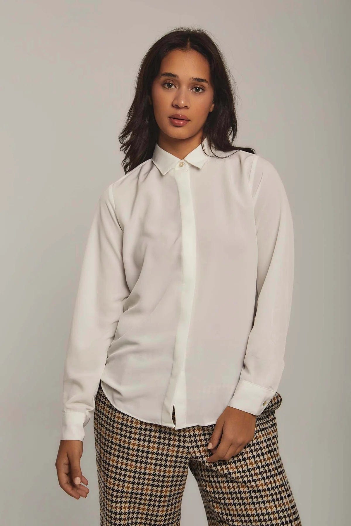 داليدرس بلوزة نسائية على شكل قميص سادة