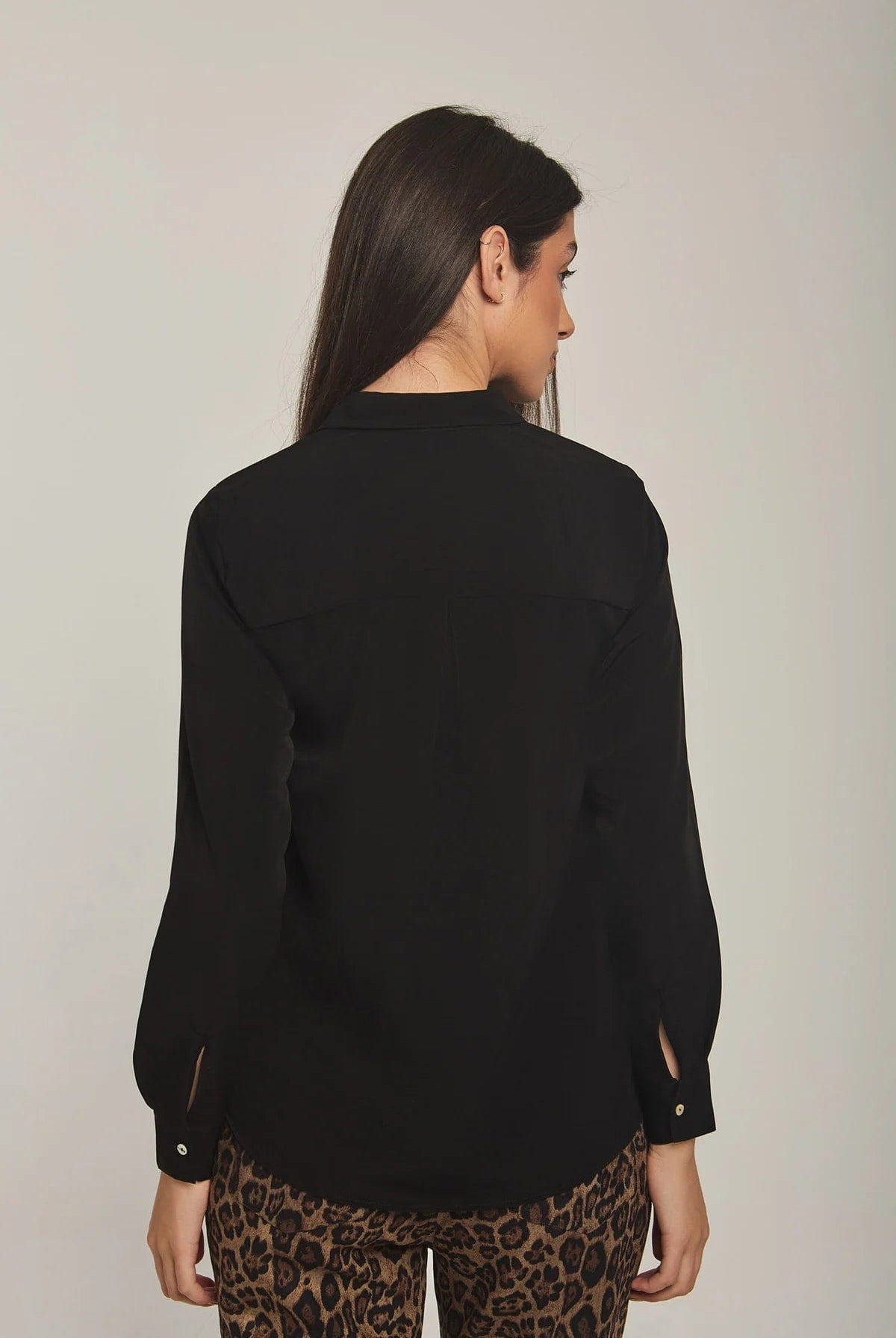 داليدرس بلوزة نسائية على شكل قميص سادة