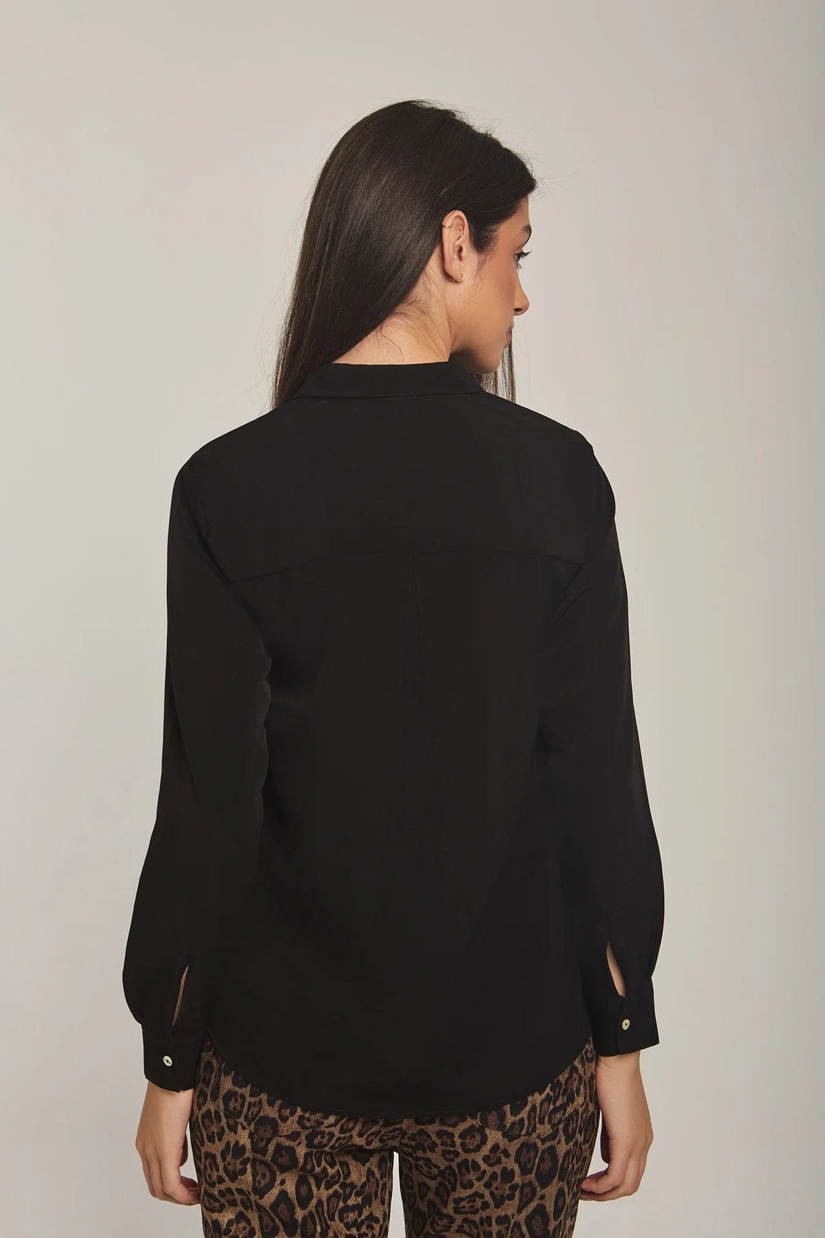 داليدرس بلوزة نسائية على شكل قميص سادة