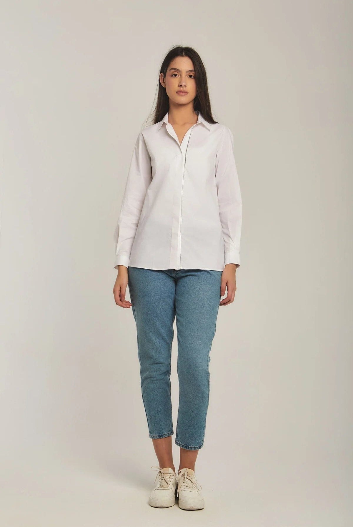 داليدرس بلوزة نسائية على شكل قميص أوف وايت