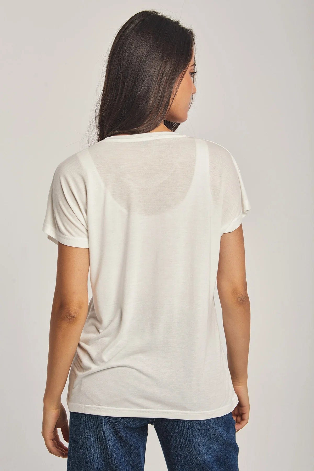 داليدرس تيشرت نسائي بتطريز وطبعة على الصدر بيج فاتح