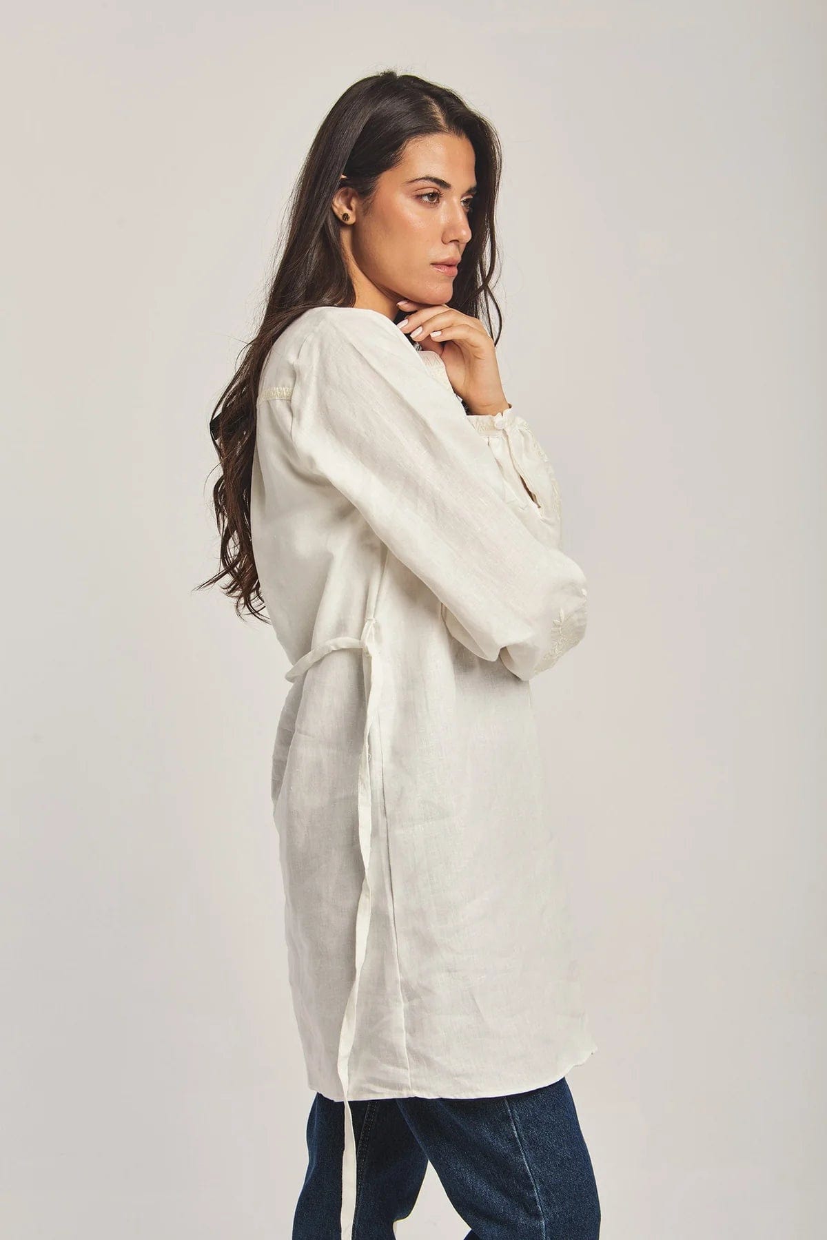 داليدرس تونك نسائي مطرز بأكمام طويلة أوف وايت