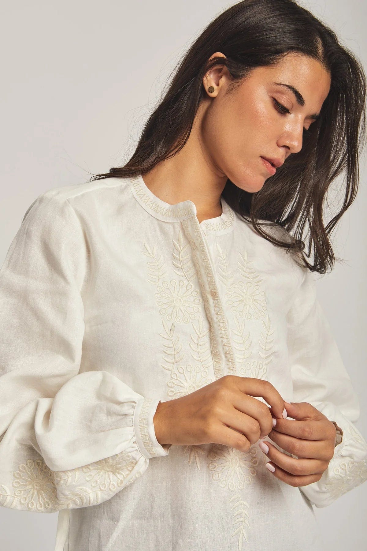 داليدرس تونك نسائي مطرز بأكمام طويلة أوف وايت