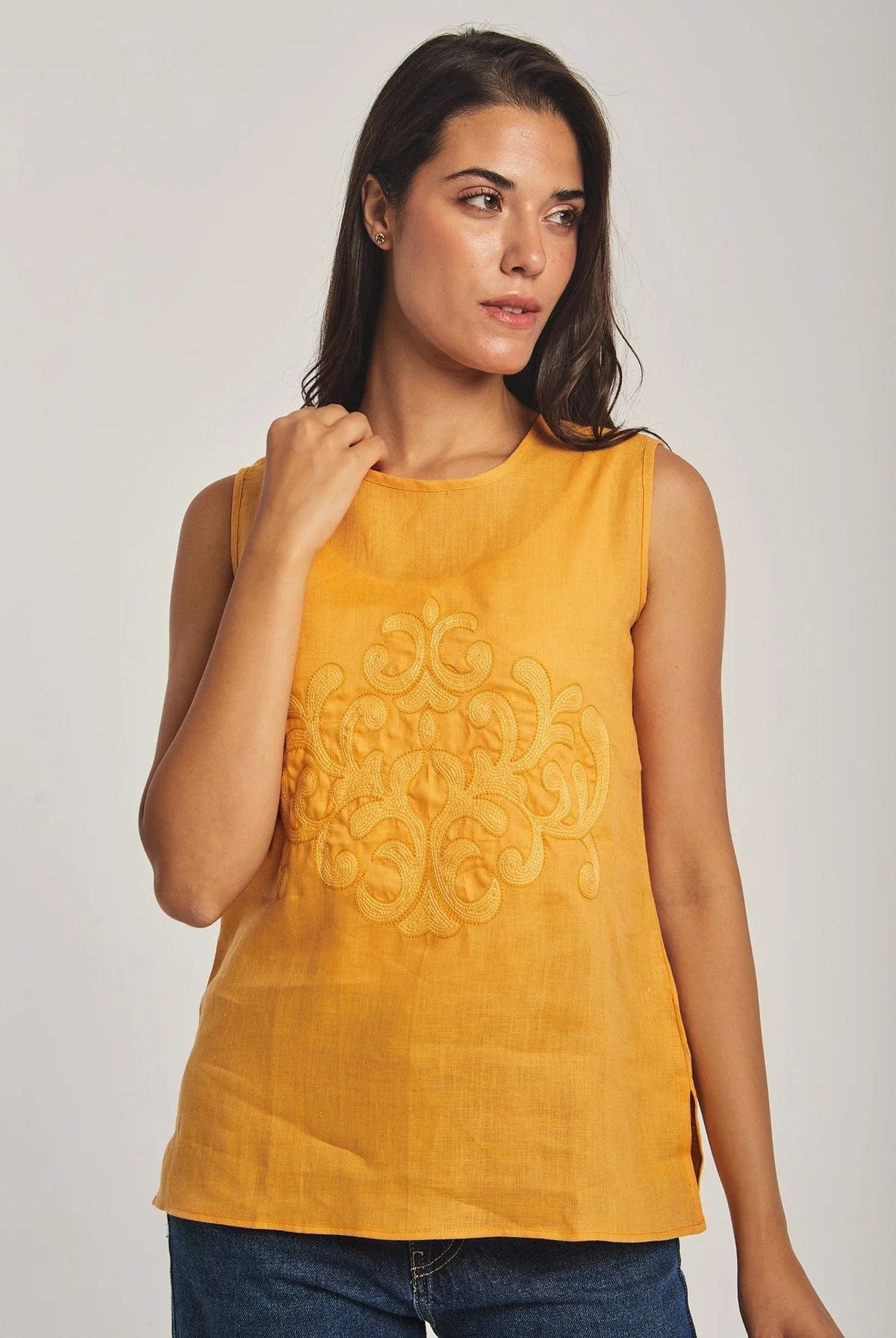 داليدرس تانك توب نسائي بتطريز على الصدر