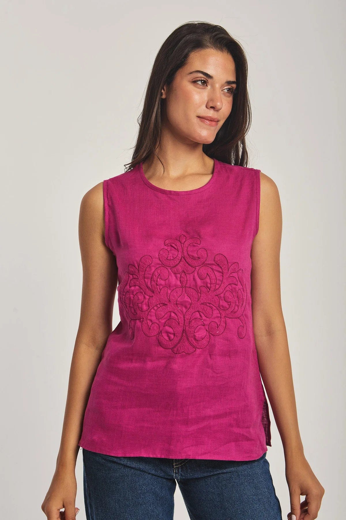 داليدرس تانك توب نسائي بتطريز على الصدر