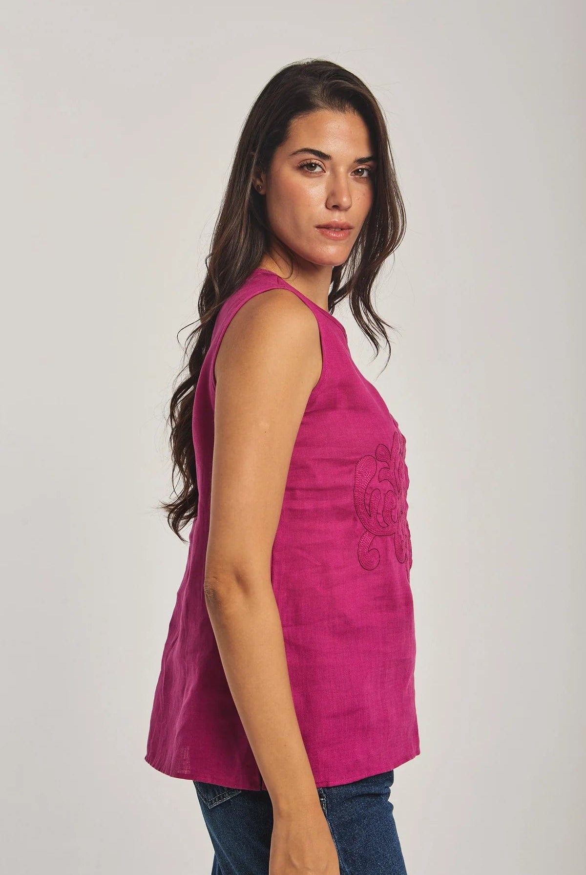 داليدرس تانك توب نسائي بتطريز على الصدر