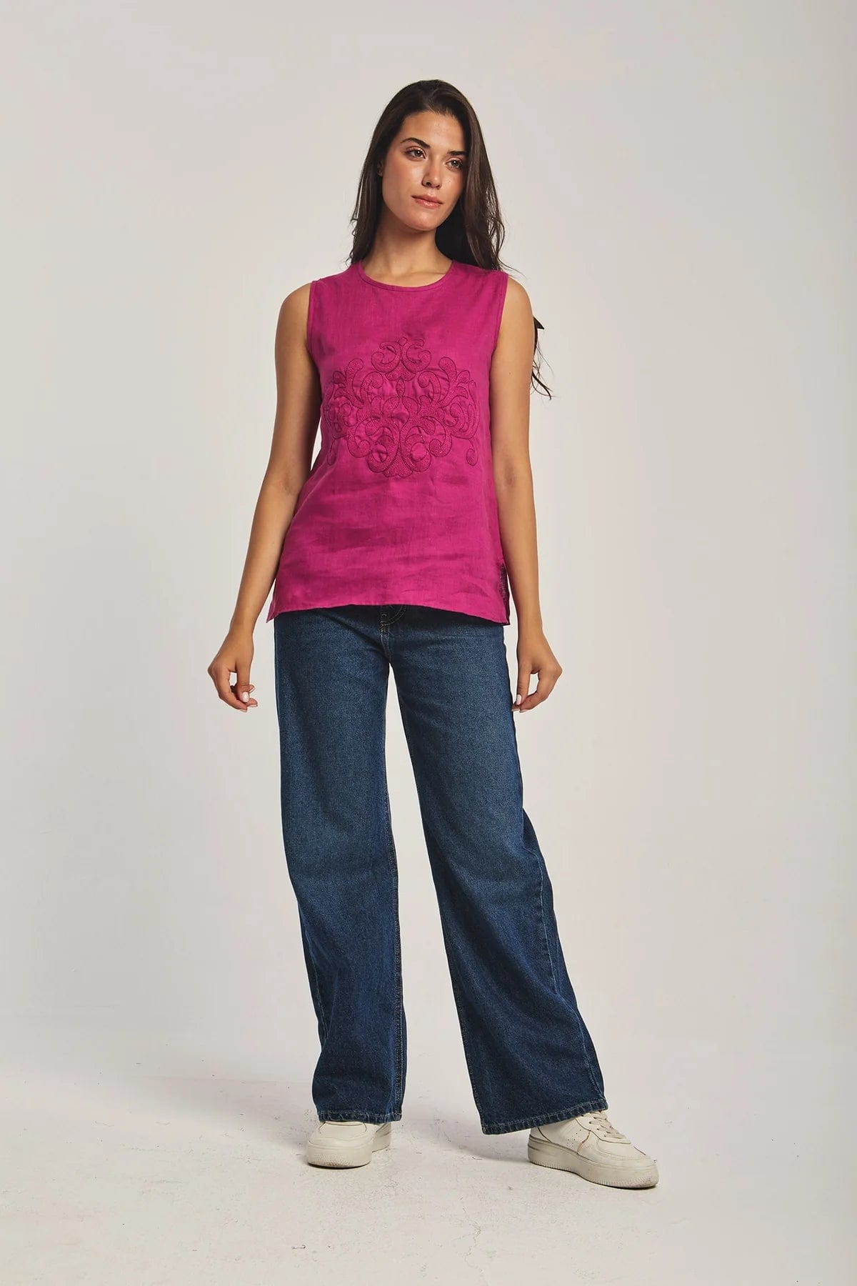 داليدرس تانك توب نسائي بتطريز على الصدر