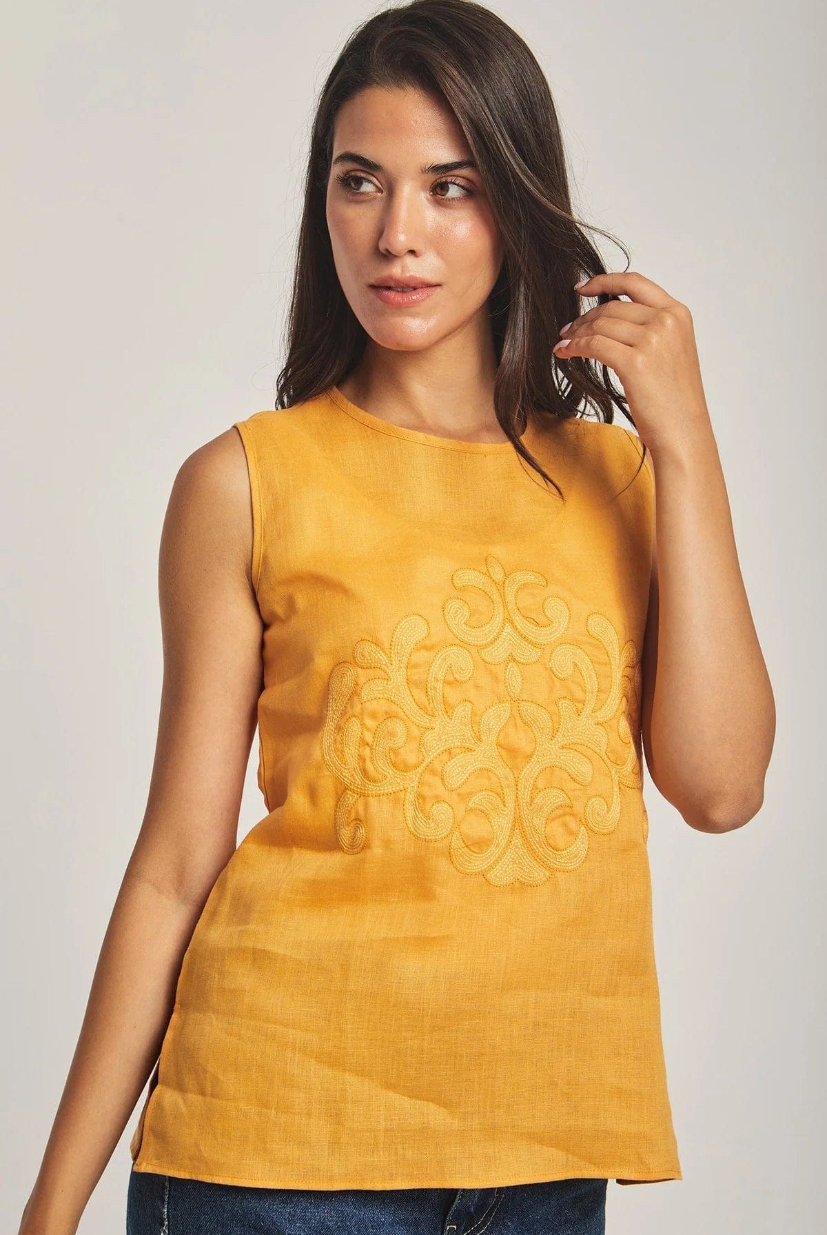 داليدرس تانك توب نسائي بتطريز على الصدر