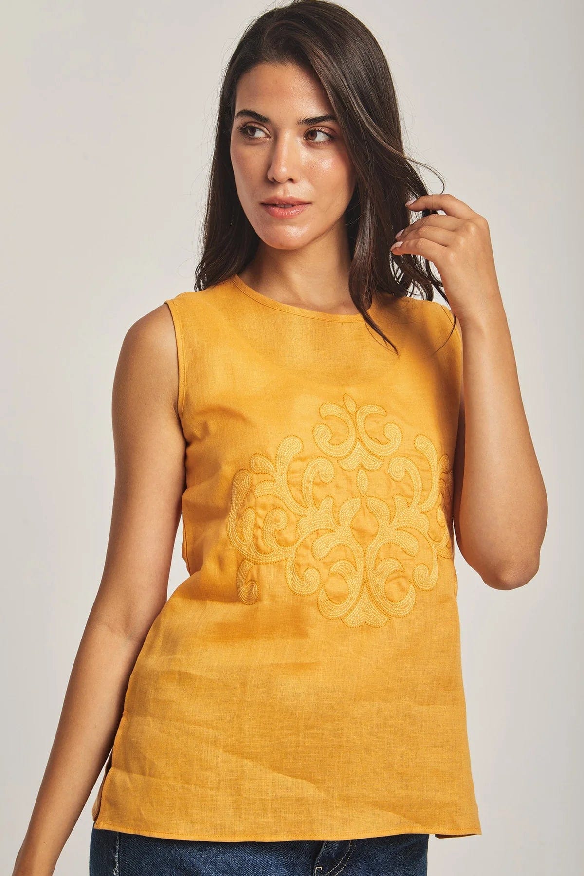 داليدرس تانك توب نسائي بتطريز على الصدر