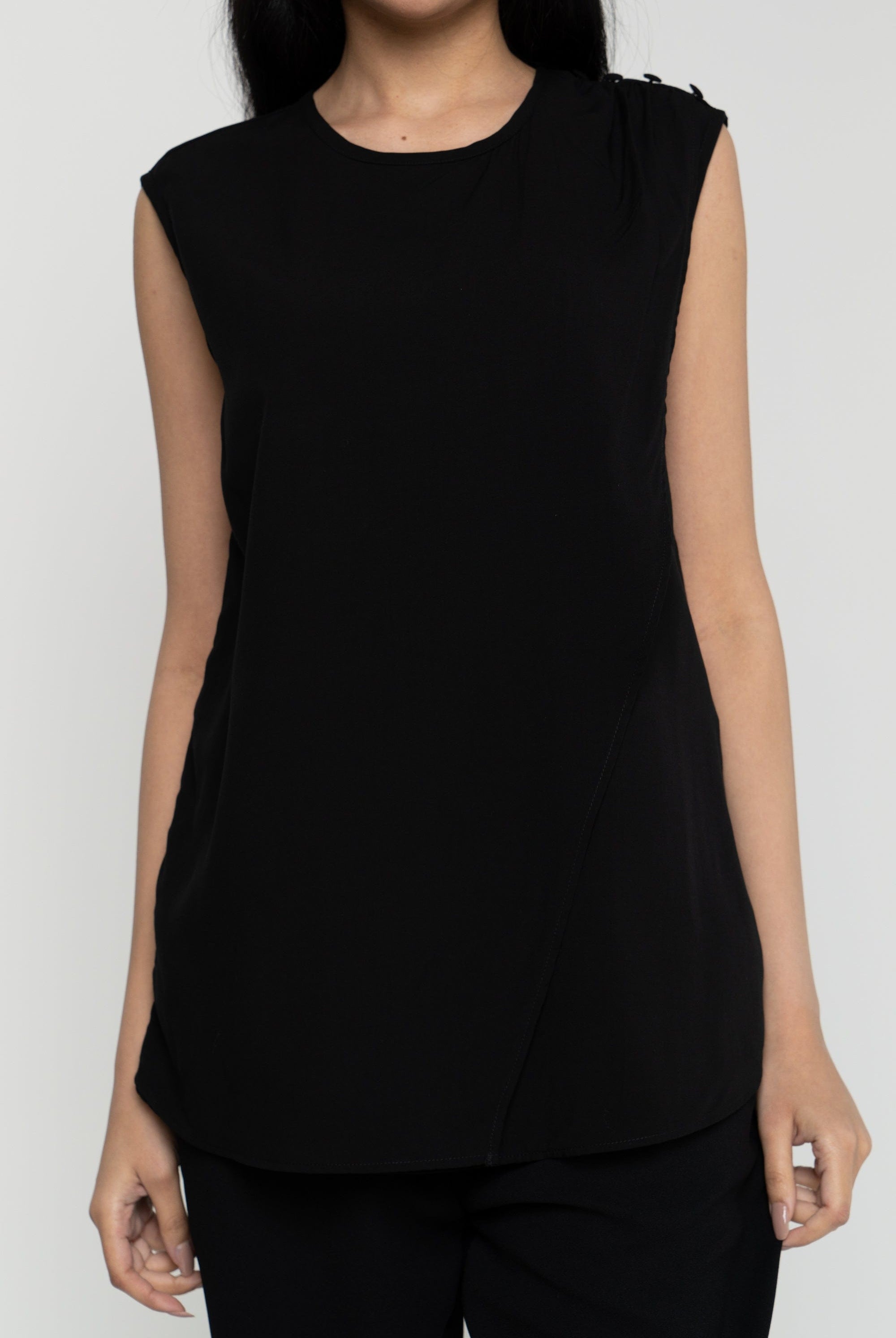 داليدرس بلوزة نسائة سادة بدون أكمام