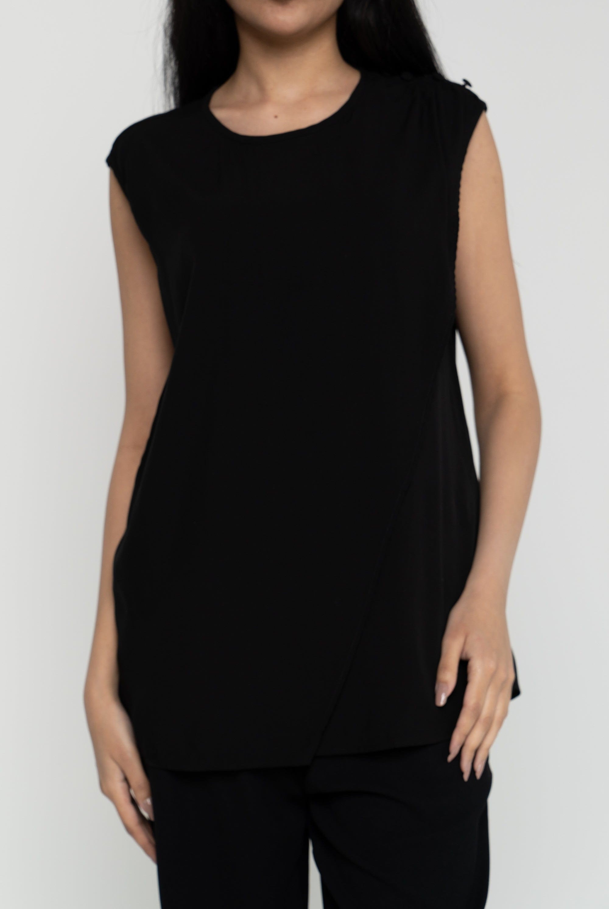 داليدرس بلوزة نسائة سادة بدون أكمام