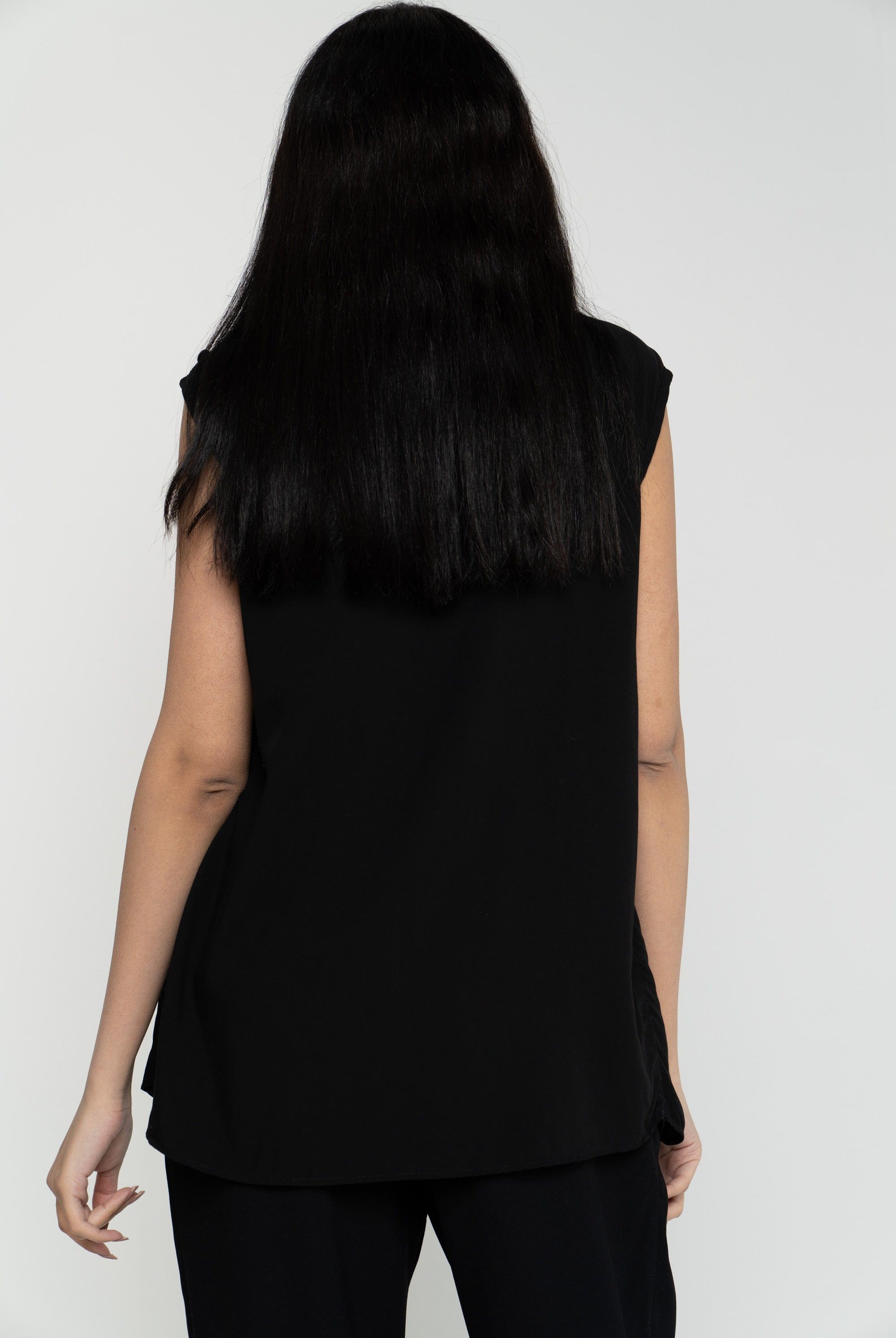 داليدرس بلوزة نسائة سادة بدون أكمام