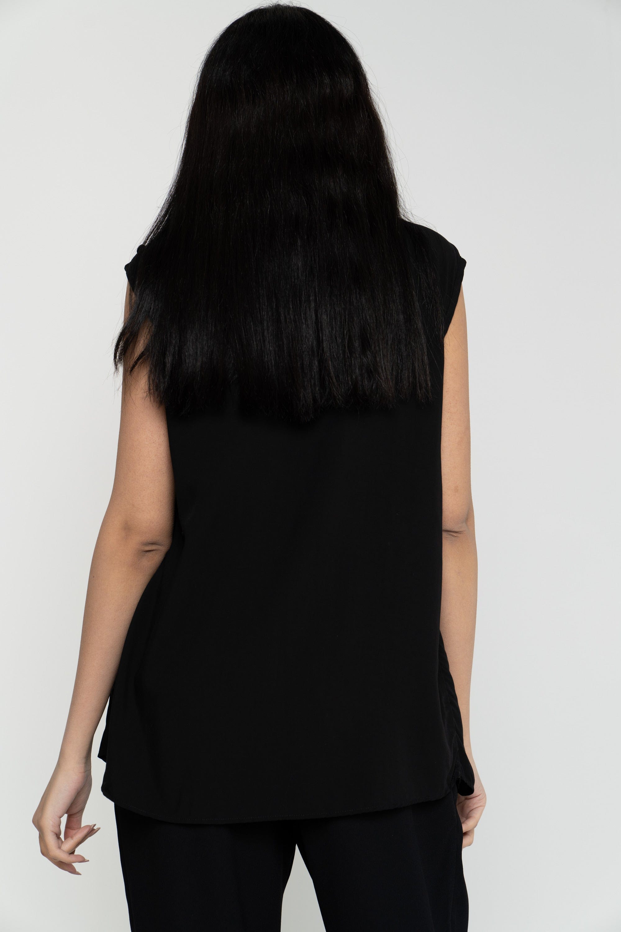 داليدرس بلوزة نسائة سادة بدون أكمام