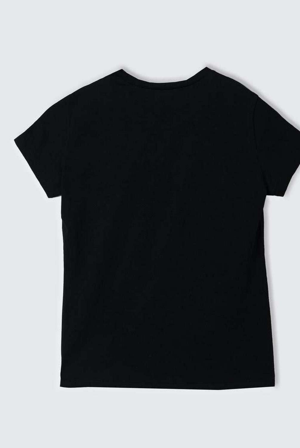 يونايتد كولورز اوف بينيتون تيشيرت قطن بنسبة 100% مع شعار كم قصير بناتي