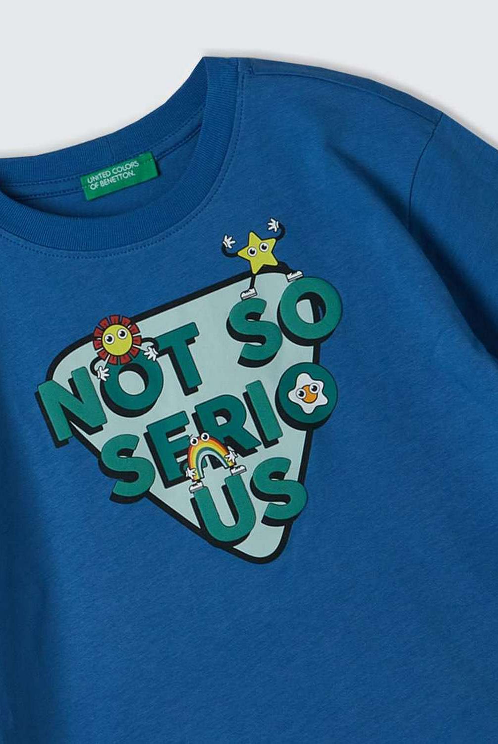 يونايتد كولورز اوف بينيتون تيشيرت اطفالي بأكمام طويلة من القطن العضوي مع رسوم عالصدر