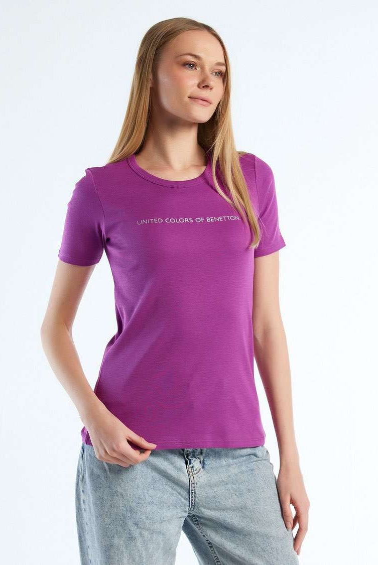 يونايتد كولورز اوف بينيتون تي شيرت نسائي قطن مع شعار مطبوع بلمعة