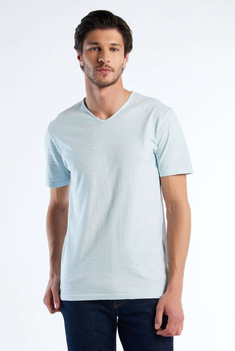 يونايتد كولورز اوف بينيتون تي شيرت رجالي بفتحة صدر على شكل حرف V قطن