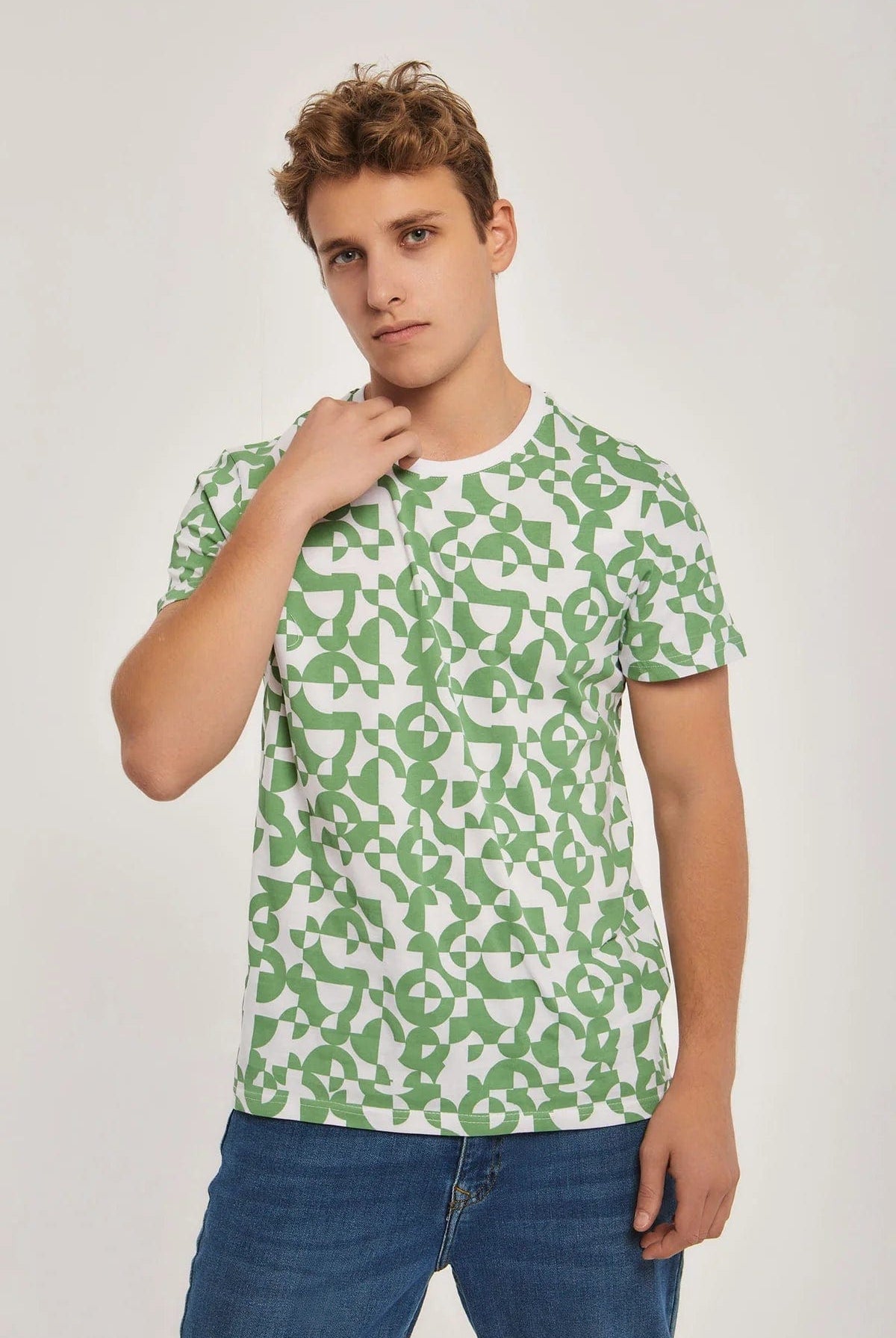 داليدرس تيشيرت منقوش نص كم برقبة دائرية رجالي اخضر فاتح