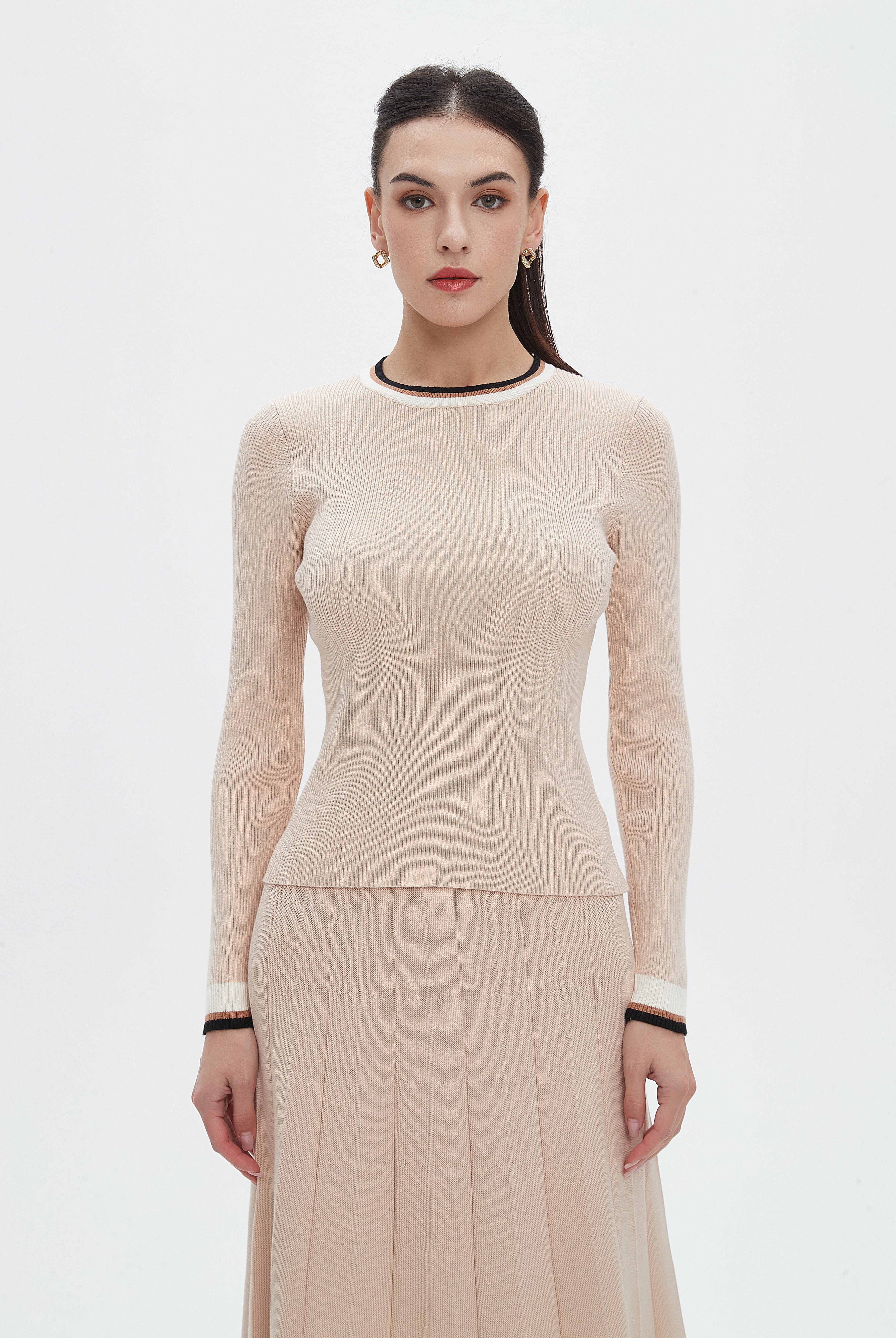 نتشي بلوزة نسائية سادة بطول الخصربأكمام طويلة ورقبة مستديرة