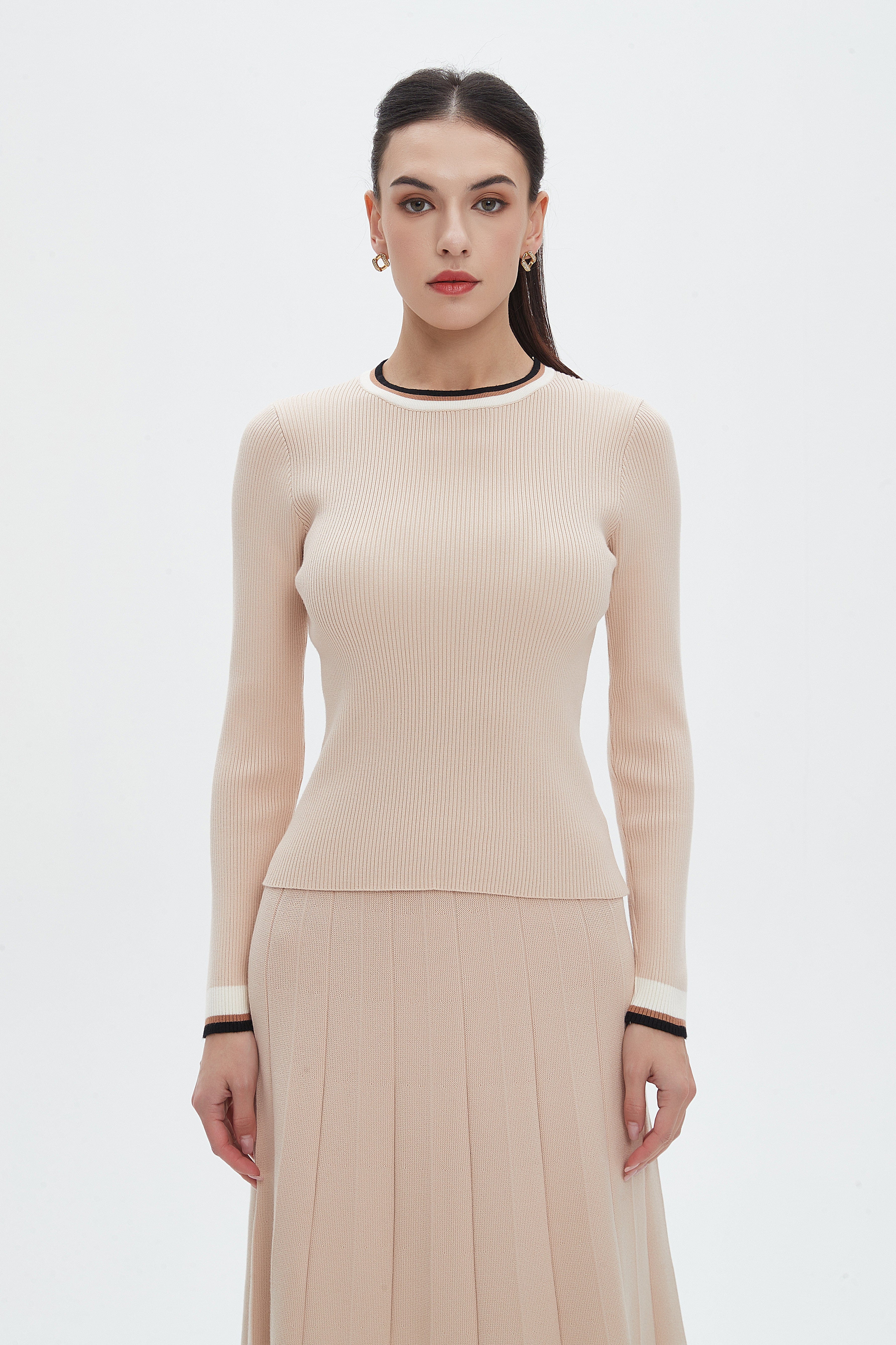 نتشي بلوزة نسائية سادة بطول الخصربأكمام طويلة ورقبة مستديرة