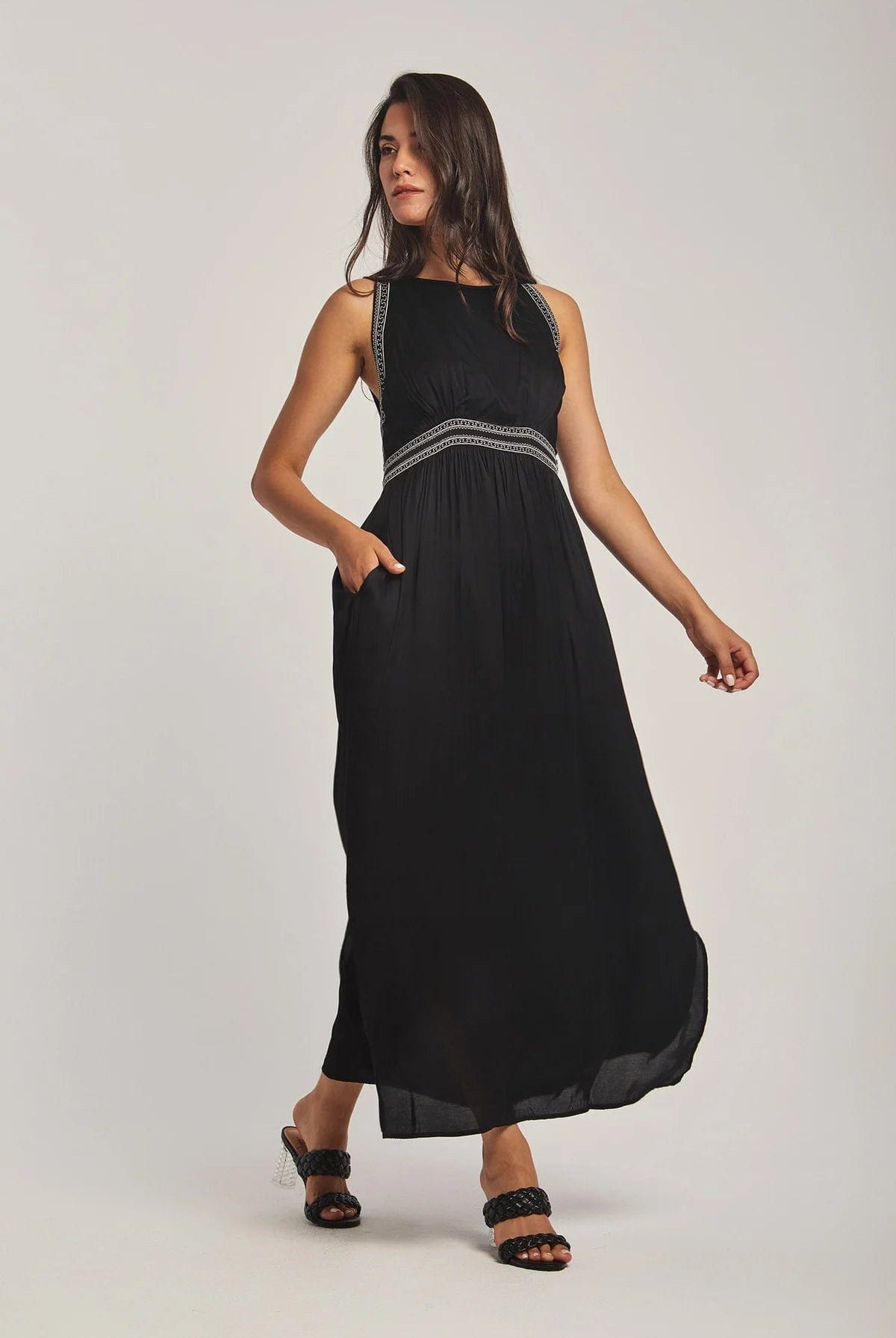 داليدرس فستان نسائي طويل بدون أكمام مطرز أسود