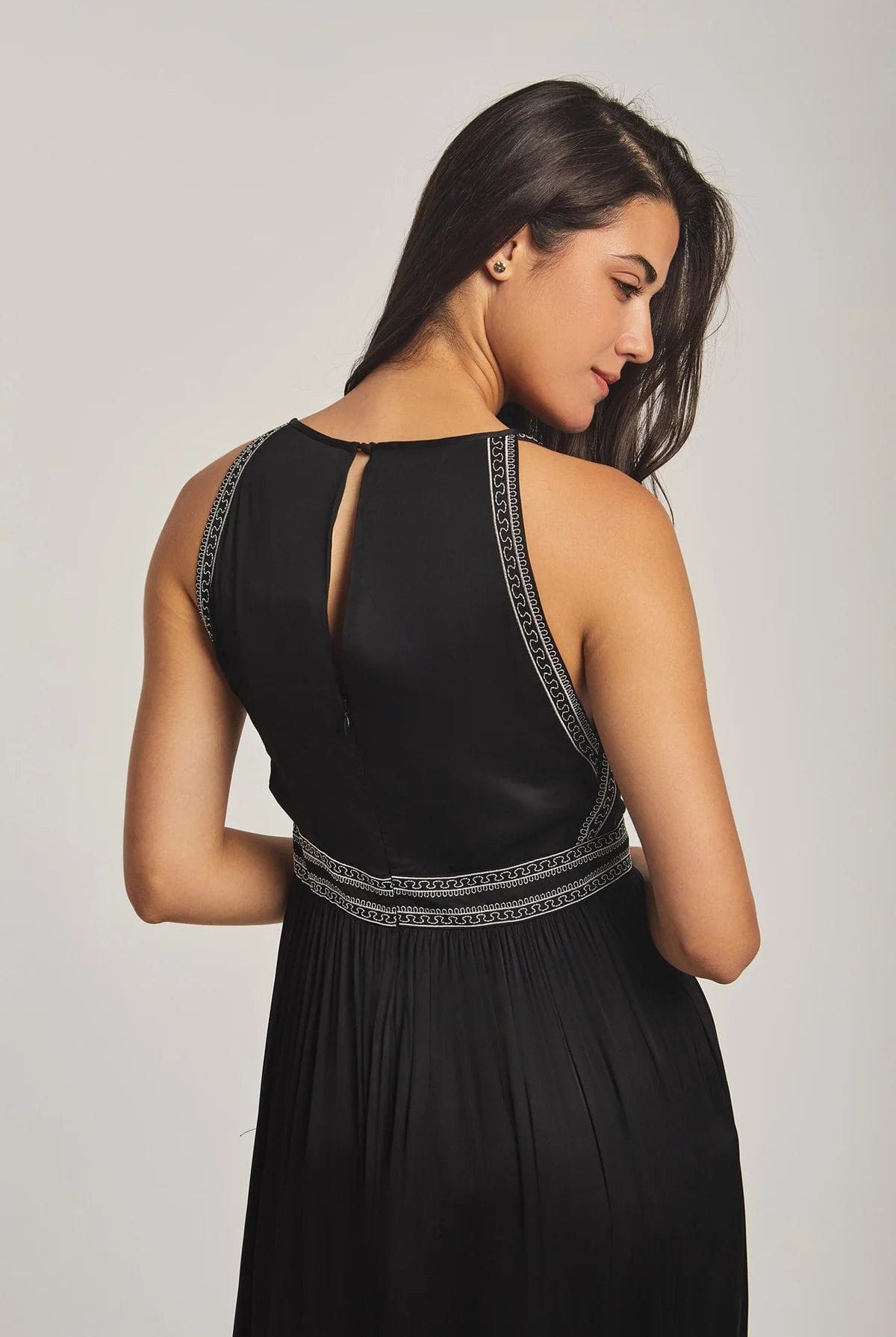 داليدرس فستان نسائي طويل بدون أكمام مطرز أسود