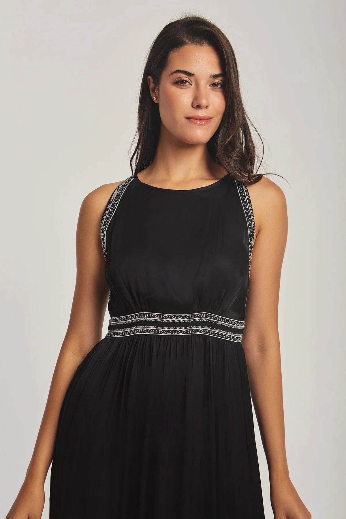 داليدرس فستان نسائي طويل بدون أكمام مطرز أسود