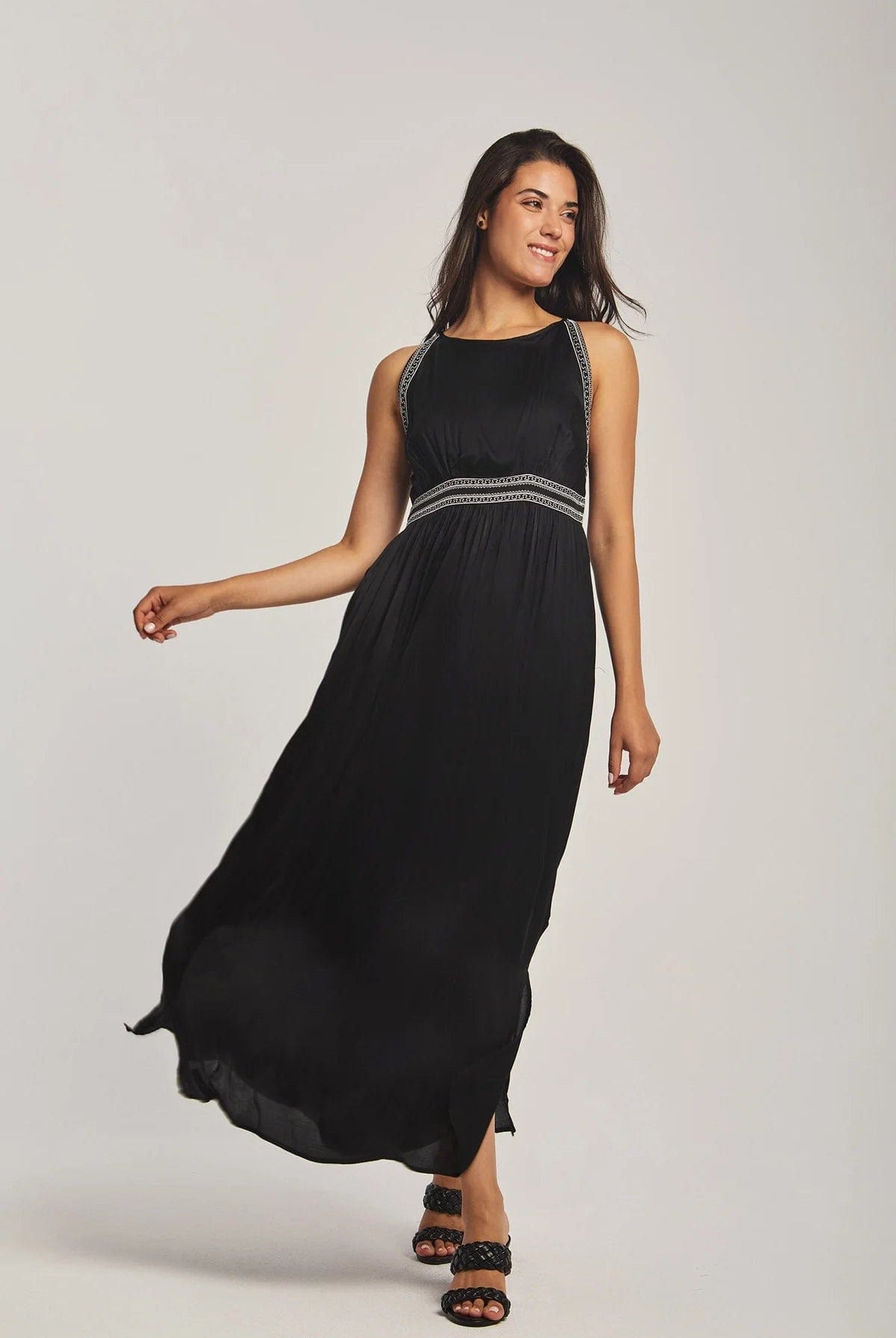 داليدرس فستان نسائي طويل بدون أكمام مطرز أسود