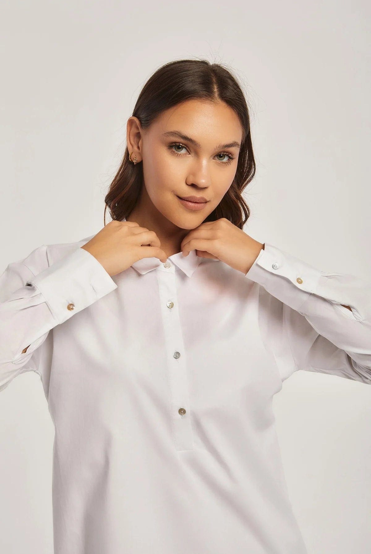 داليدرس فستان نسائي سادة مفتوح من الجنبين أبيض