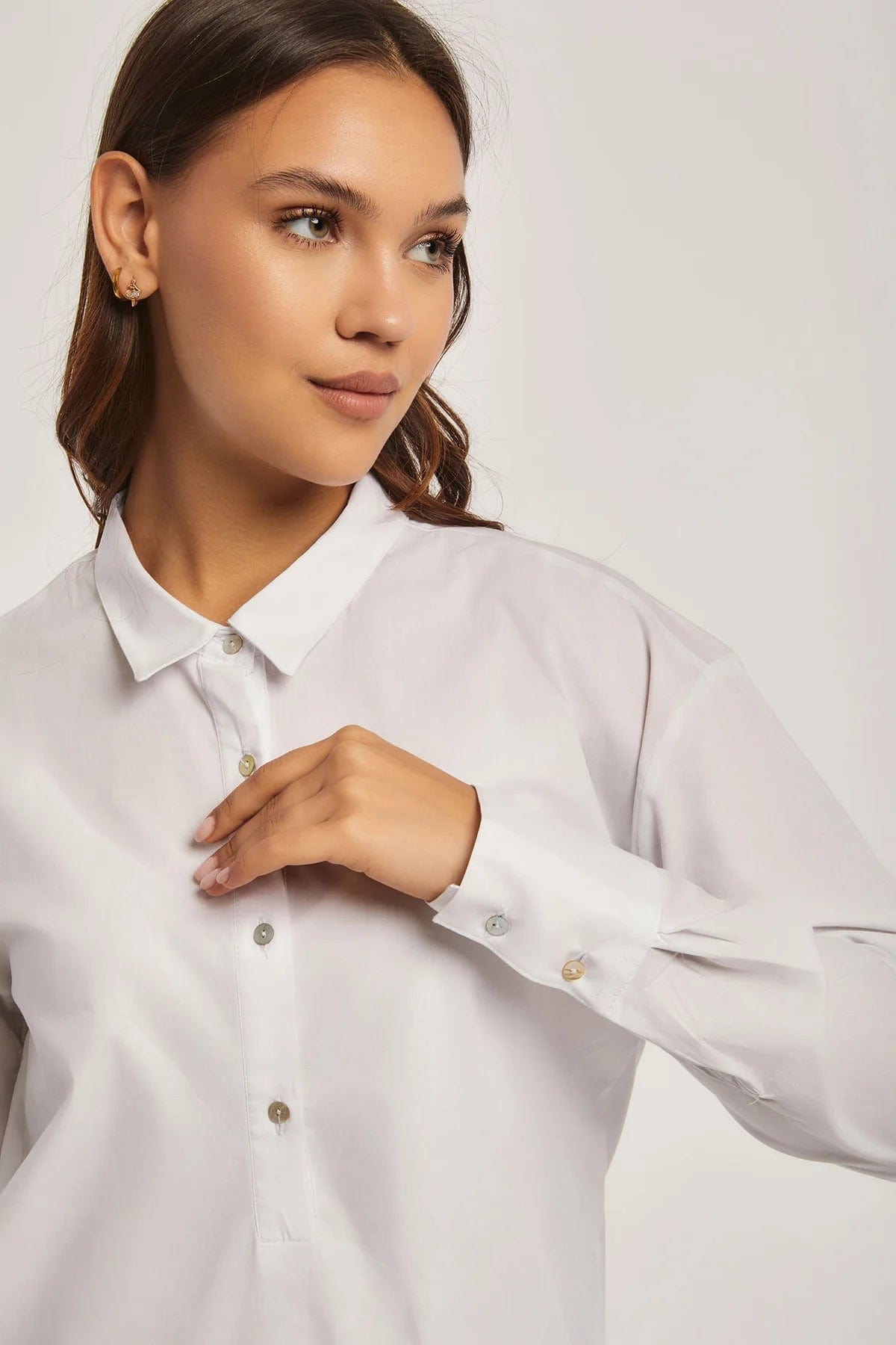 داليدرس فستان نسائي سادة مفتوح من الجنبين أبيض