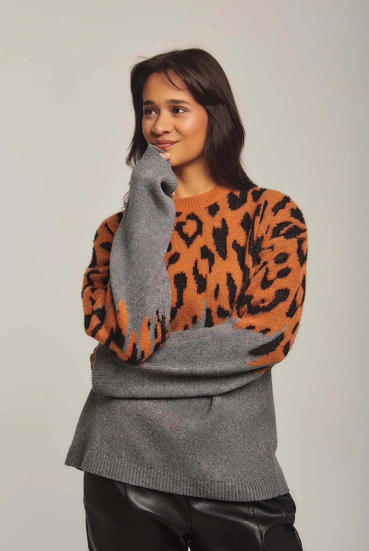 داليدرس بلوفر نسائي بنمط تايجر فهد