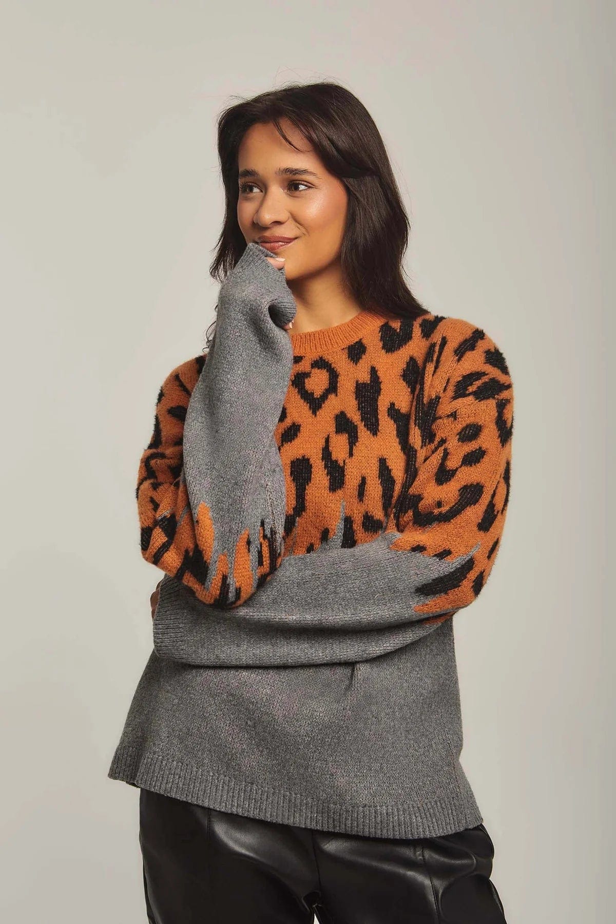 داليدرس بلوفر نسائي بنمط تايجر فهد